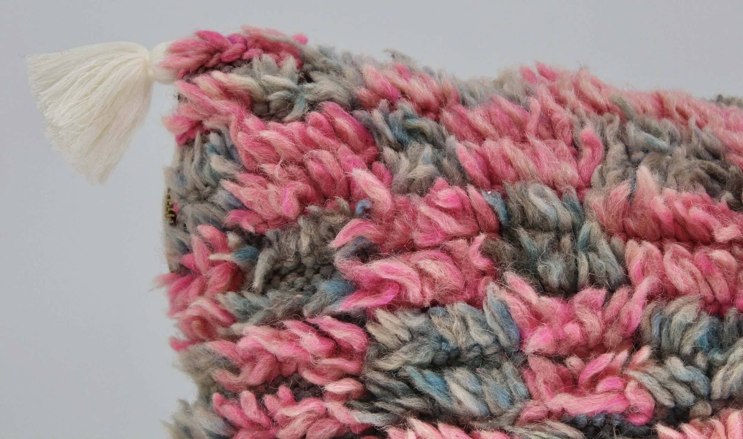 Thiyya Pillow S6 Corner.jpeg