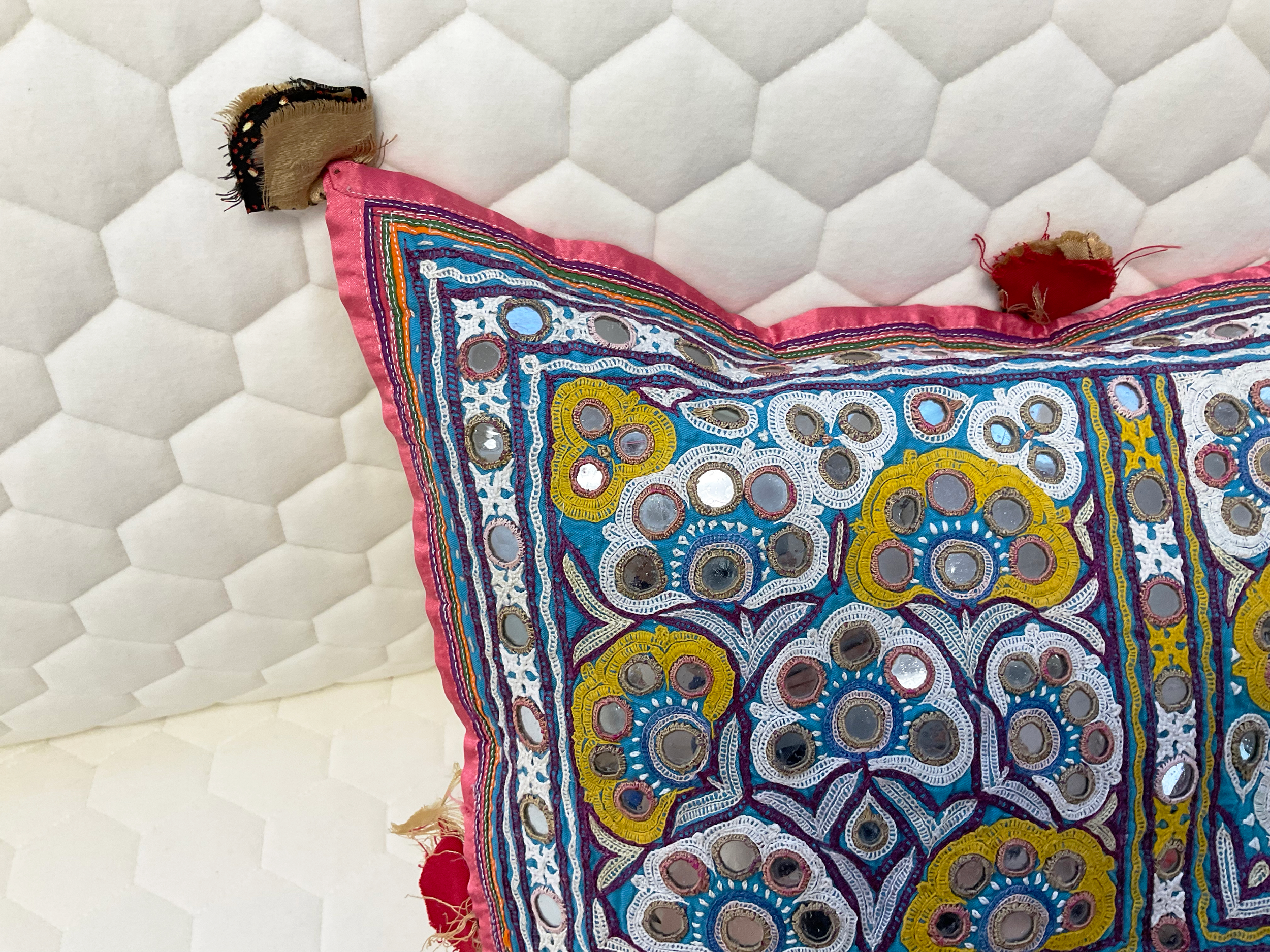 India_Mirrored-Pillow_B6_2.png