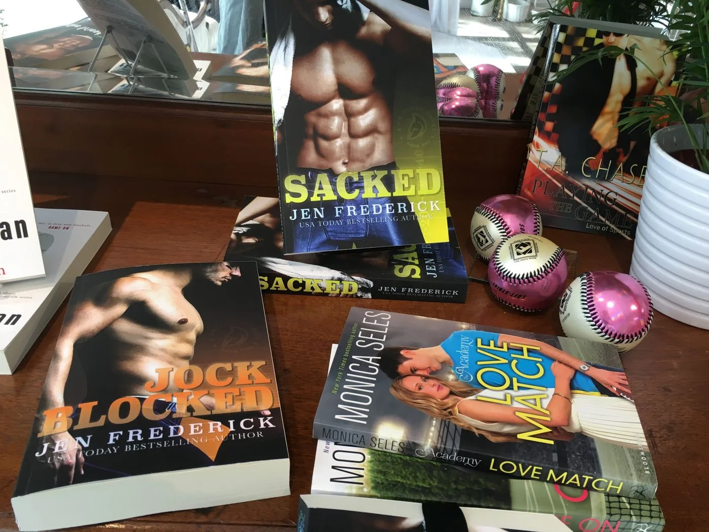 America's First All-Romance Bookstore Opens in California