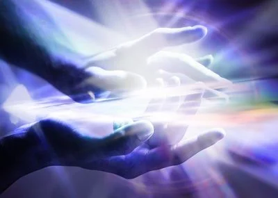 gi-reiki-rays-hands.jpg