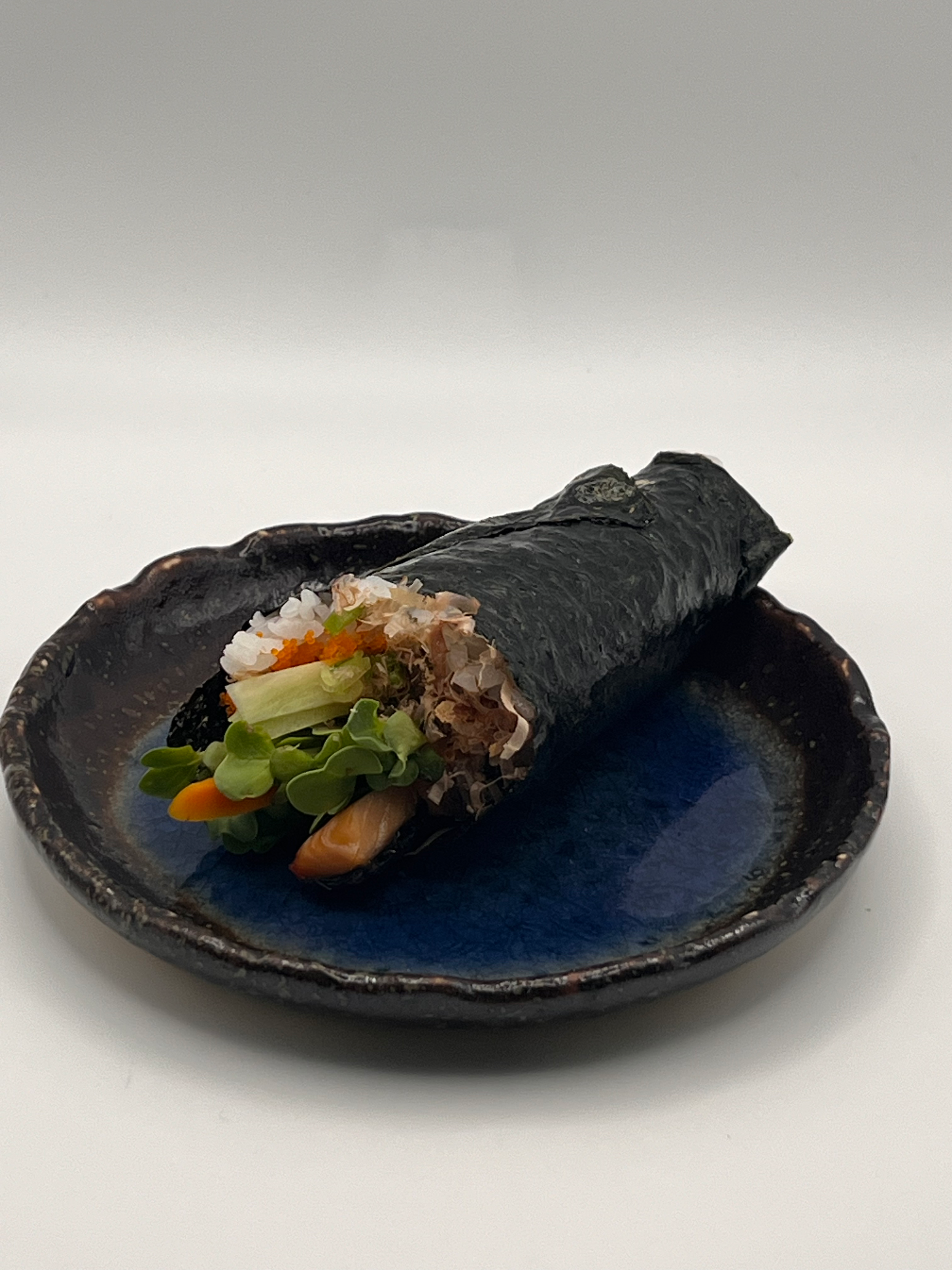 salmon skin handroll
