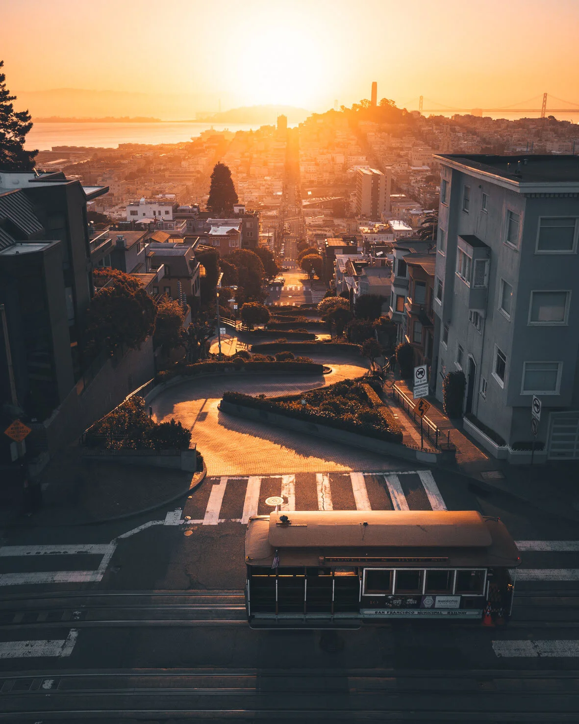 Lombard-Street-Cable-Car-copy.jpg