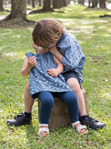 Candid-Brother-and-Sister-Photo-on-South-Blvd-Houston.jpg