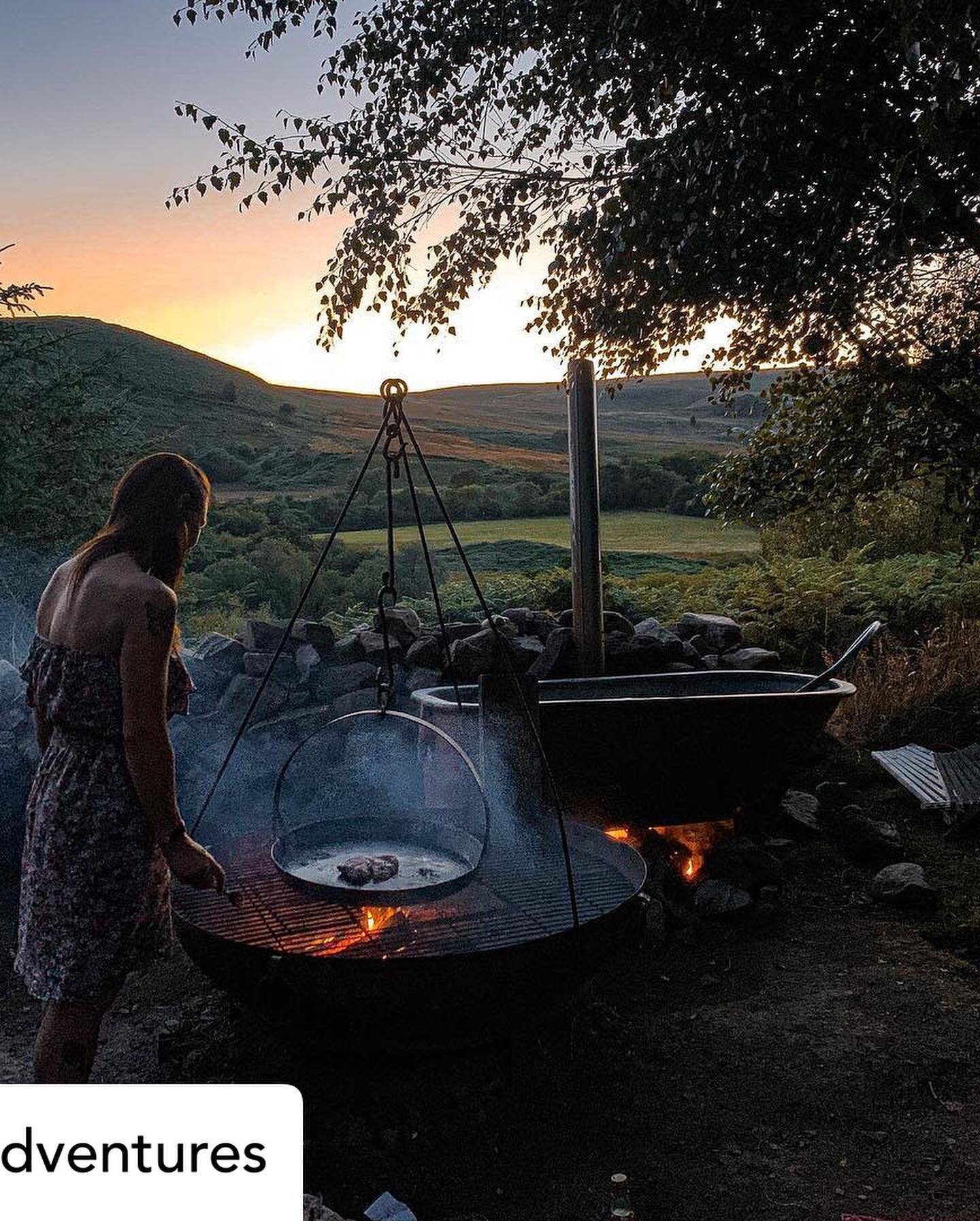 After a pizza dinner at the Earth Conker you can fire up a bath before retiring to bed under the Dark Starry Skies of the Cambrian Mountains.  #mychillderness #chillderness #eatingoutside #outdoorbathing #cambrianmountains #redkitebarn #redkiteestate