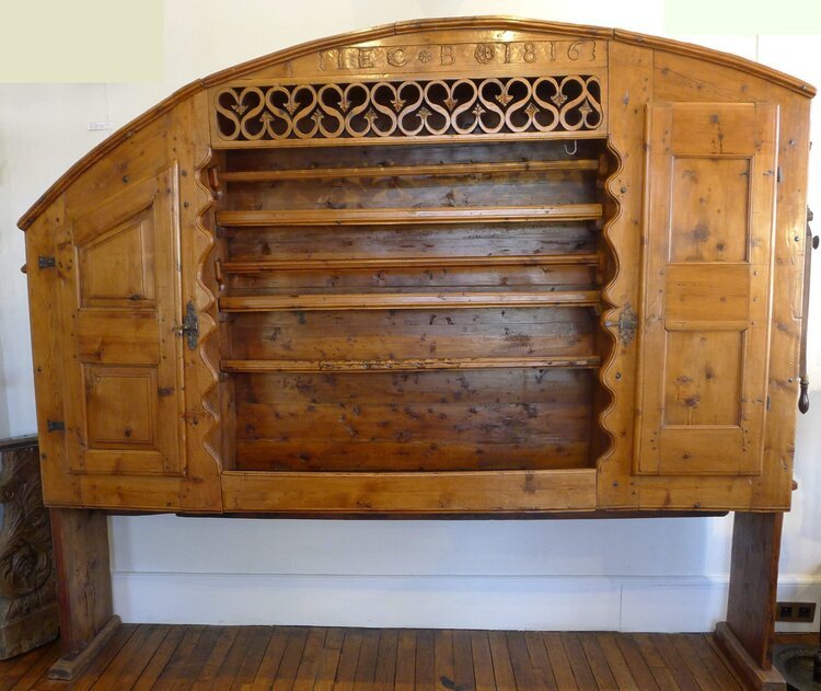 Exceptionnel vaisselier de mariage