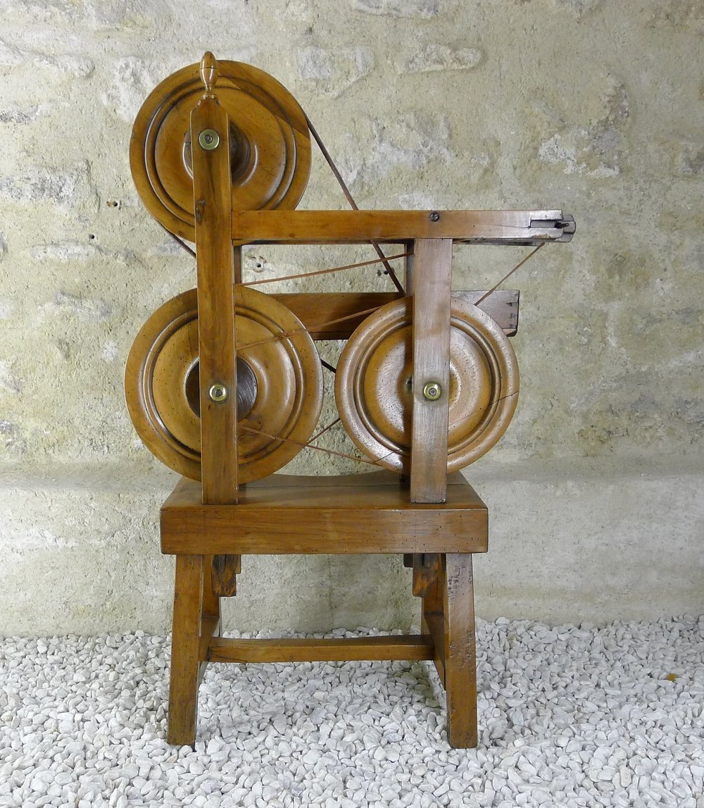 Rouet de soyeux à trois roues