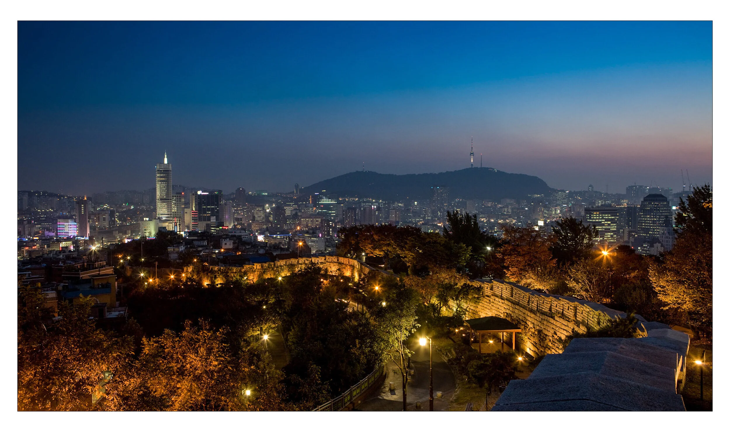 Seoul Fortress Wall_Korea_2009