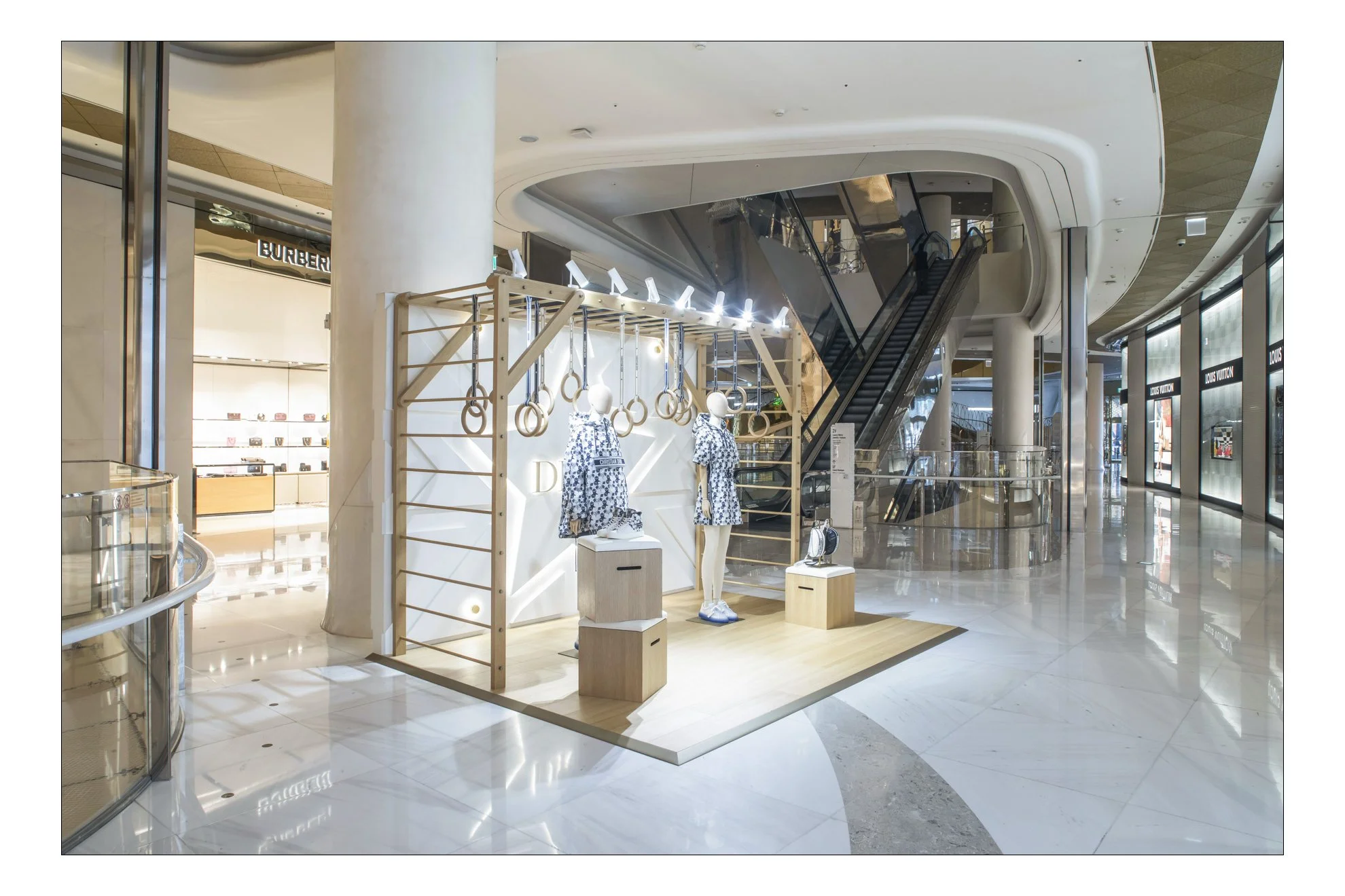 220111 Dior 롯데에비뉴엘_002 e1.JPG