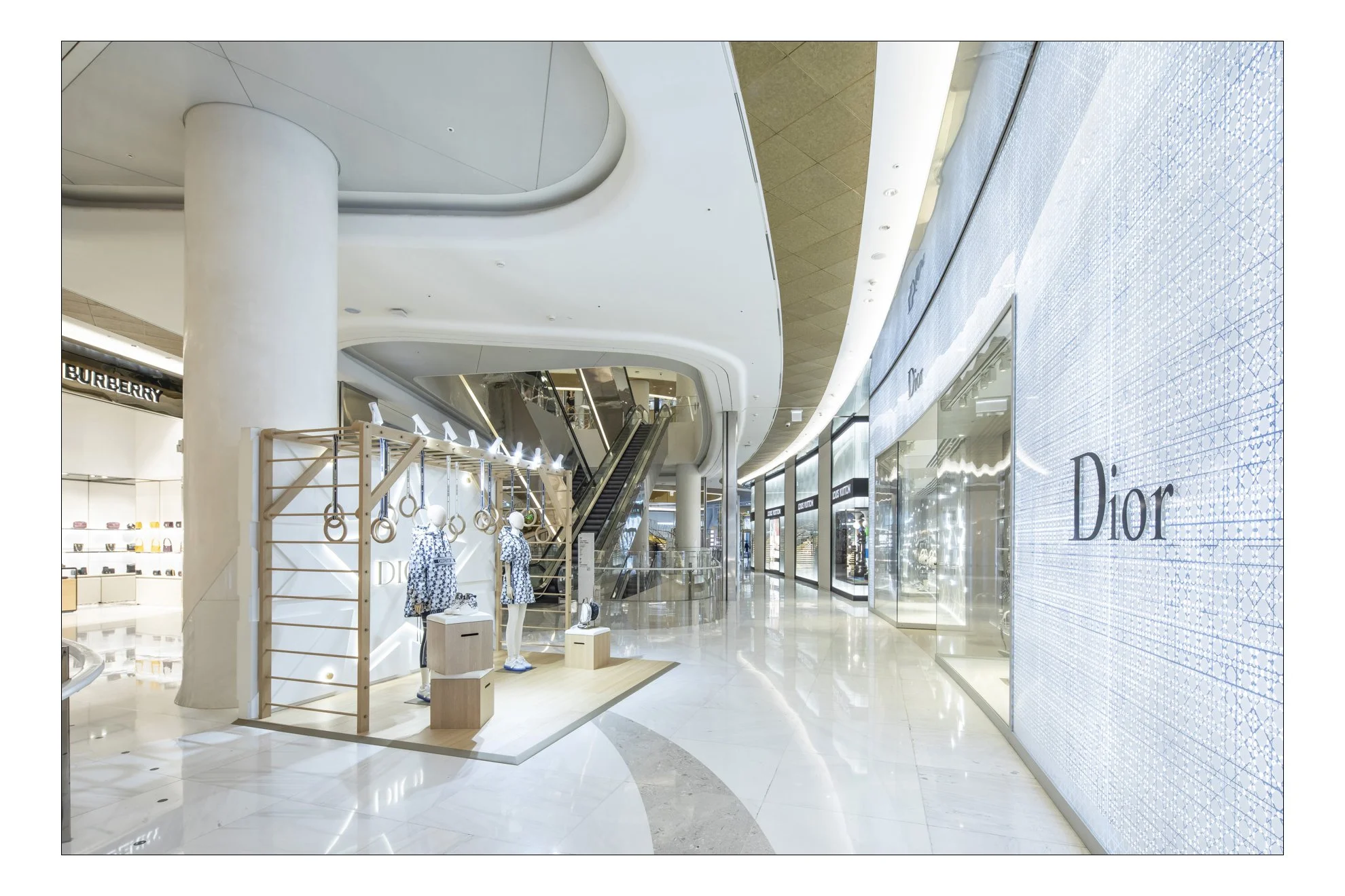 220111 Dior 롯데에비뉴엘_006 e1.JPG