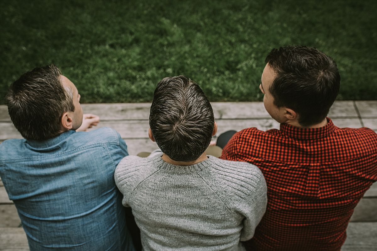 aerial view of three sons heads on park bench in nyc streets. photo by krystil mcdowall