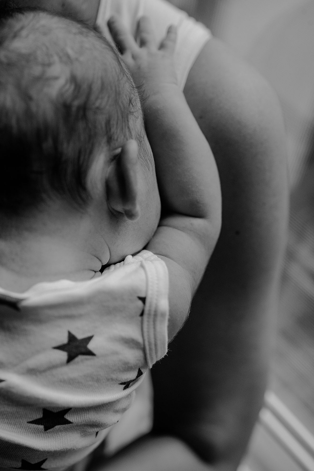 close up black and white image of newborn girl sleeping on mom's shoulder. image by nyc family photographer krystil mcdowall