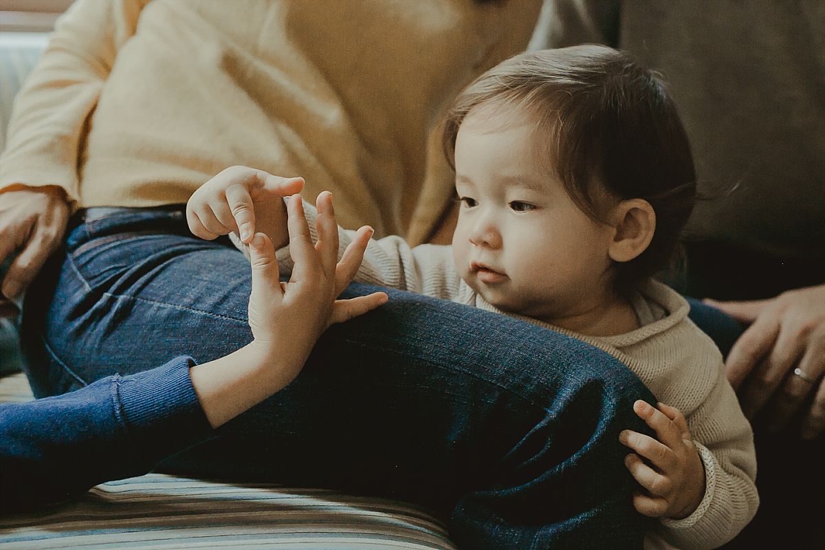 candid image of toddler girl playing itsy bitsy spider with her older brother during visit to new york city. candid family photo by nyc family photographer krystil mcdowall