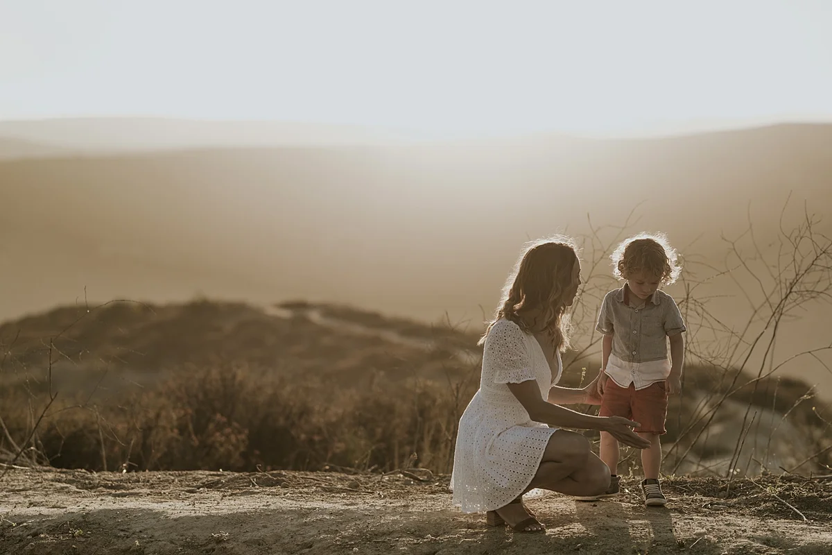 orange county family photographer photo of mom and son chatting about the beautiful outdoor scenery at top of the world laguna beach california