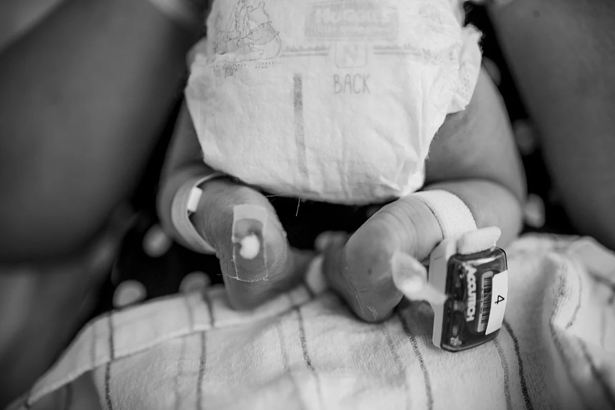 Orange County family photographer. Photo of teeny legs of two day old newborn baby taken during fresh 48 session with Krystil McDowall Photography