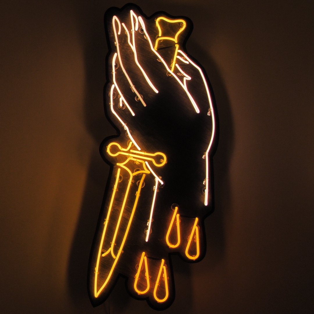 AE_NEON_KNIFE_STILL_SQ.JPG