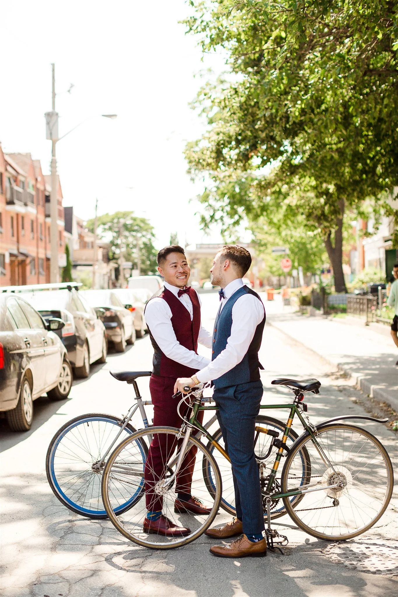 Michael and Jacob’s unforgettable wedding at The Henley Room in Toronto was a vibrant celebration of love and community. Planned by @stori.events, the day featured stunning florals by @theflower597toronto, incredible performances by drag queens Fay S