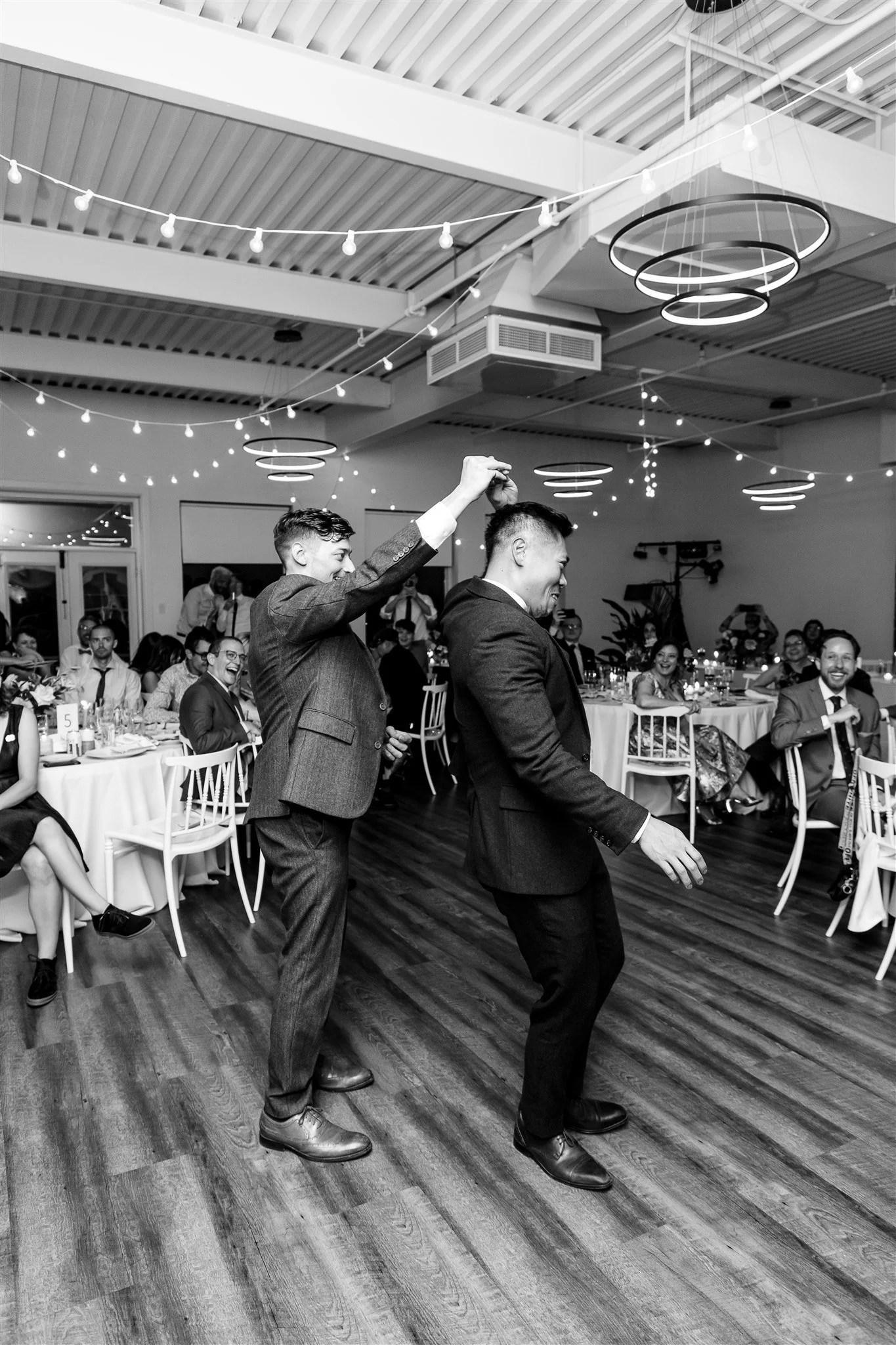 Michael and Jacob’s unforgettable wedding at The Henley Room in Toronto was a vibrant celebration of love and community. Planned by @stori.events, the day featured stunning florals by @theflower597toronto, incredible performances by drag queens Fay S