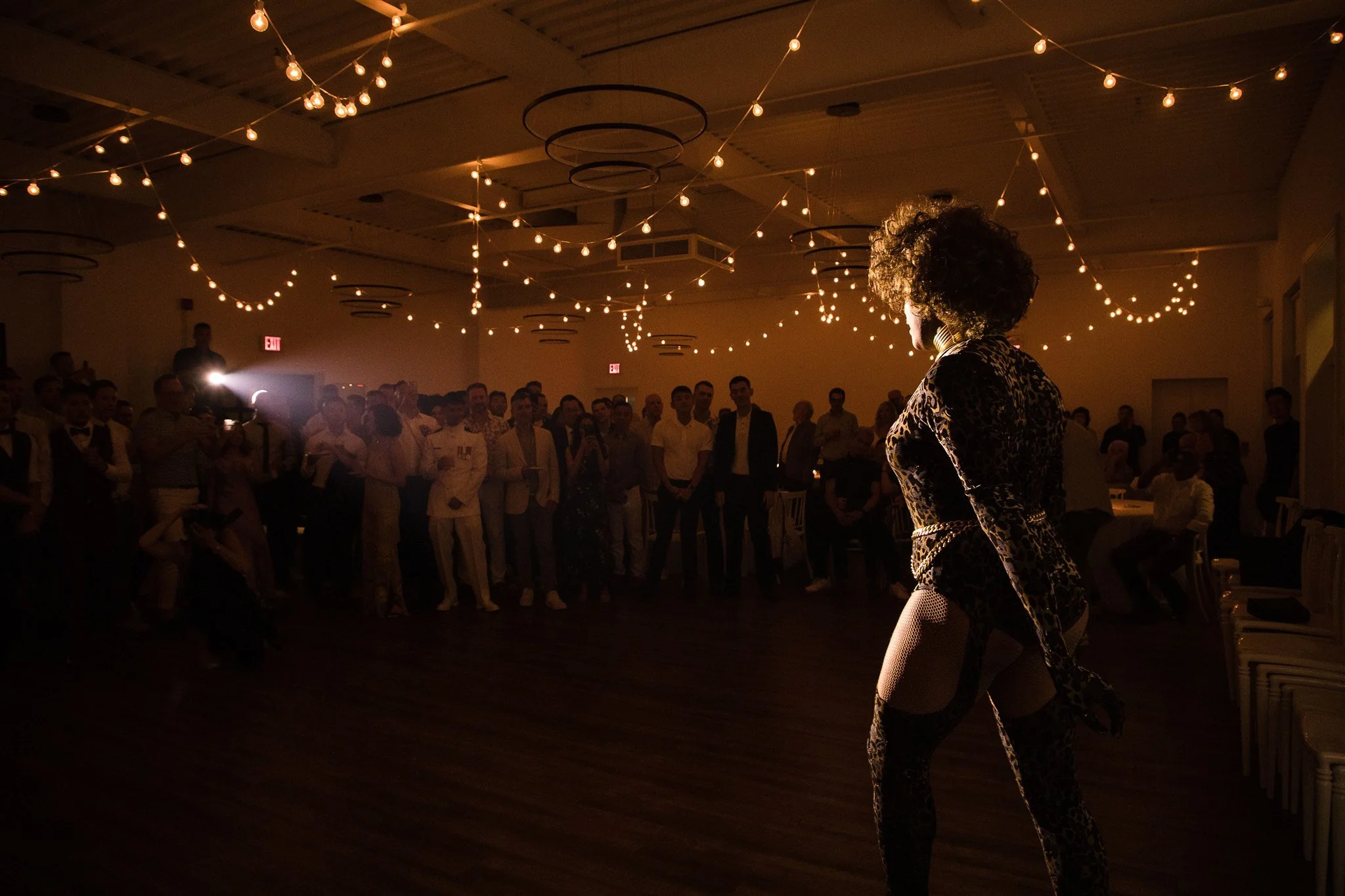 Michael and Jacob’s unforgettable wedding at The Henley Room in Toronto was a vibrant celebration of love and community. Planned by @stori.events, the day featured stunning florals by @theflower597toronto, incredible performances by drag queens Fay S
