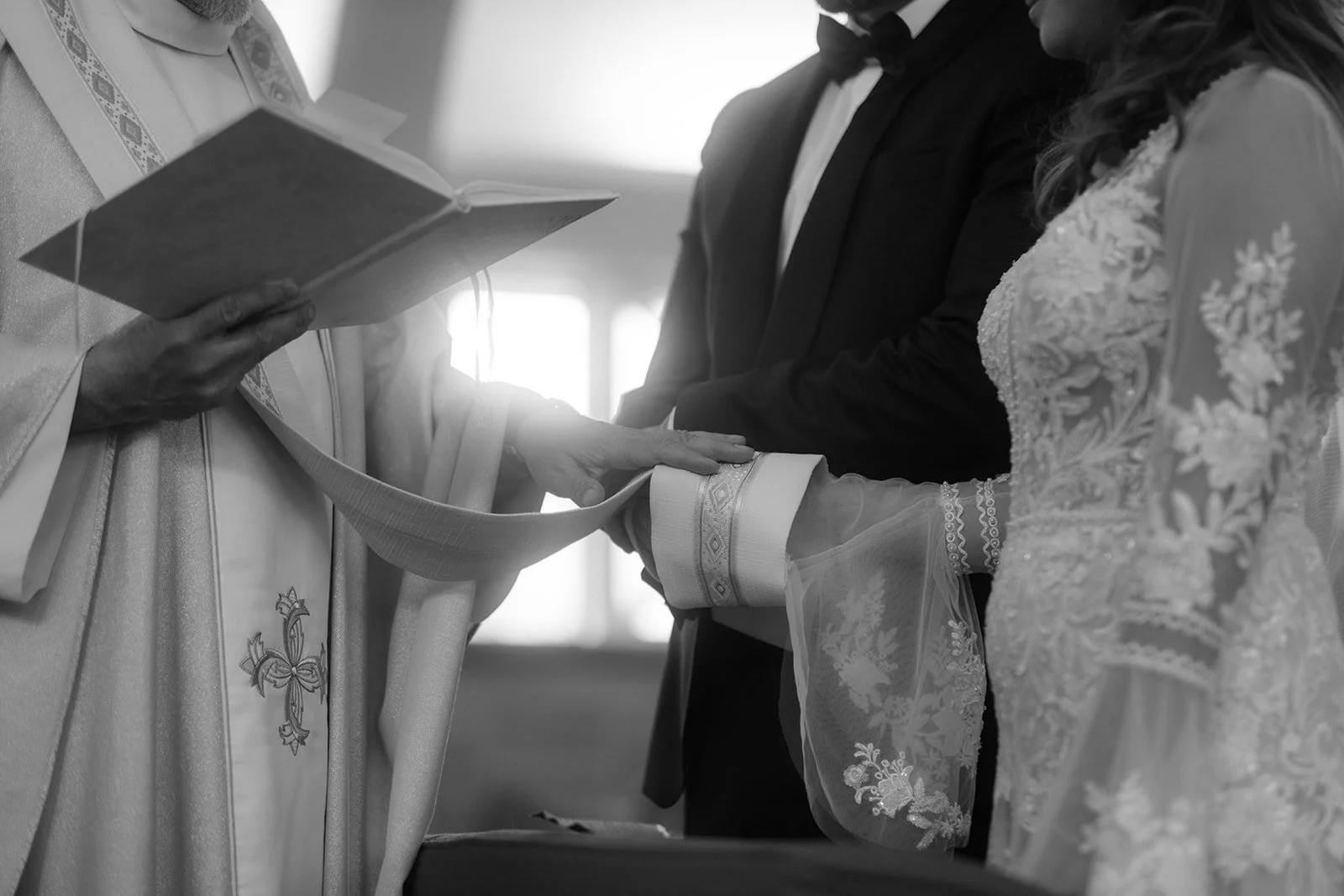 Andrea and Damian’s elegant wedding at The Ritz-Carlton Montreal was flawlessly planned by @stori.events and team. Captured by @kristina.bastien, the day featured stunning details, beautiful styling, and expert hair and makeup by @vanessaintrevado An