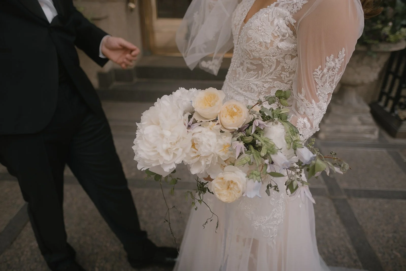Andrea and Damian’s elegant wedding at The Ritz-Carlton Montreal was flawlessly planned by @stori.events and team. Captured by @kristina.bastien, the day featured stunning details, beautiful styling, and expert hair and makeup by @vanessaintrevado An