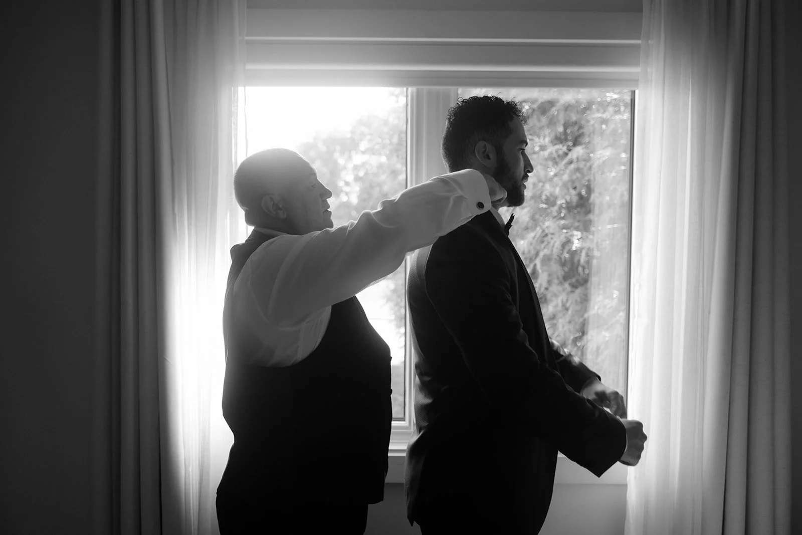 Andrea and Damian’s elegant wedding at The Ritz-Carlton Montreal was flawlessly planned by @stori.events and team. Captured by @kristina.bastien, the day featured stunning details, beautiful styling, and expert hair and makeup by @vanessaintrevado An