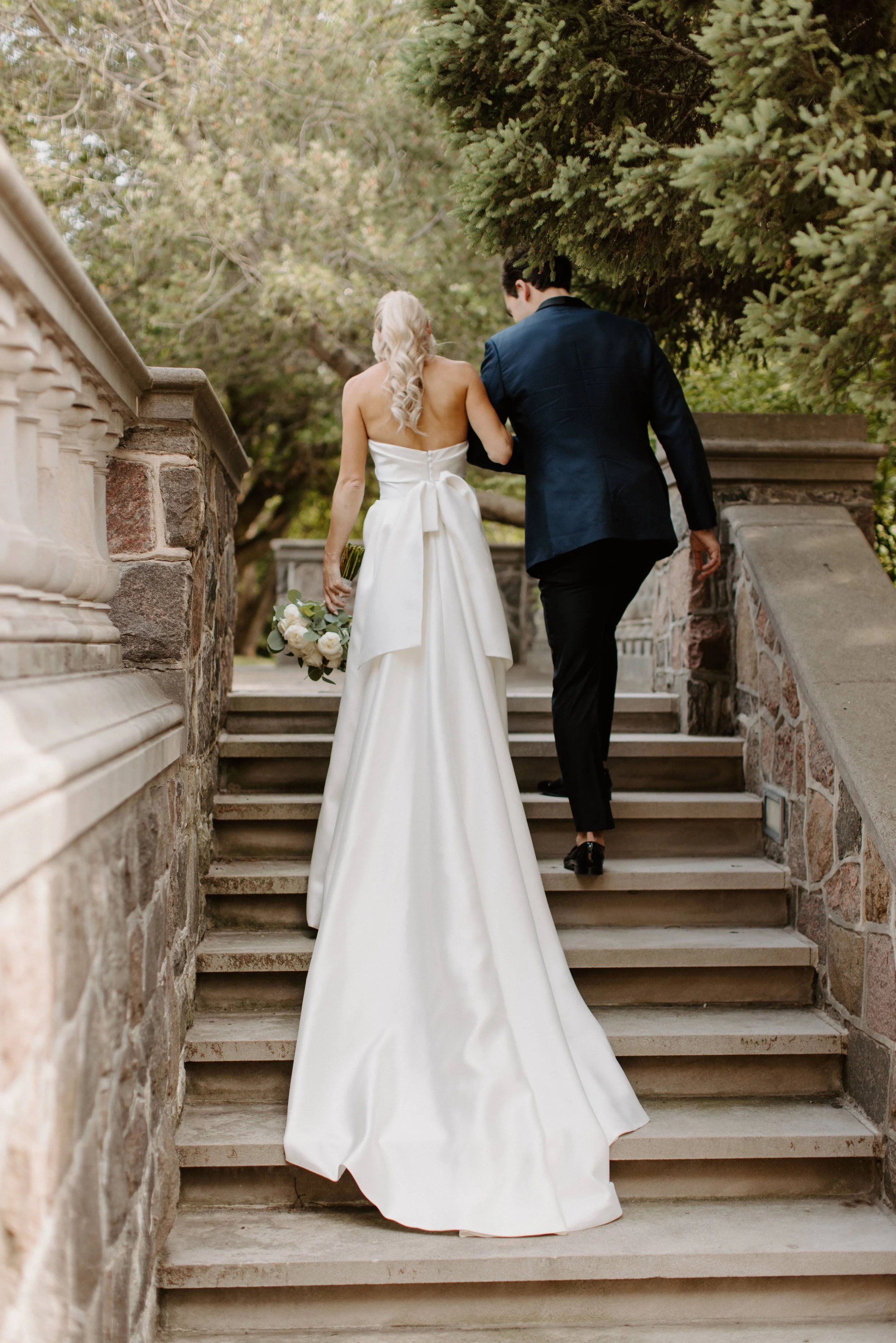 The ultimate power couple, former Canadian Track and Field star, Sarah Wells and Canadian Rower, Blake Parsons tie the knot at the historic Graydon Hall Manor! ⠀
 ⠀
Venue – @graydonhallmanor
Event Planners - @stori.events @jessylalancette @laurencedi