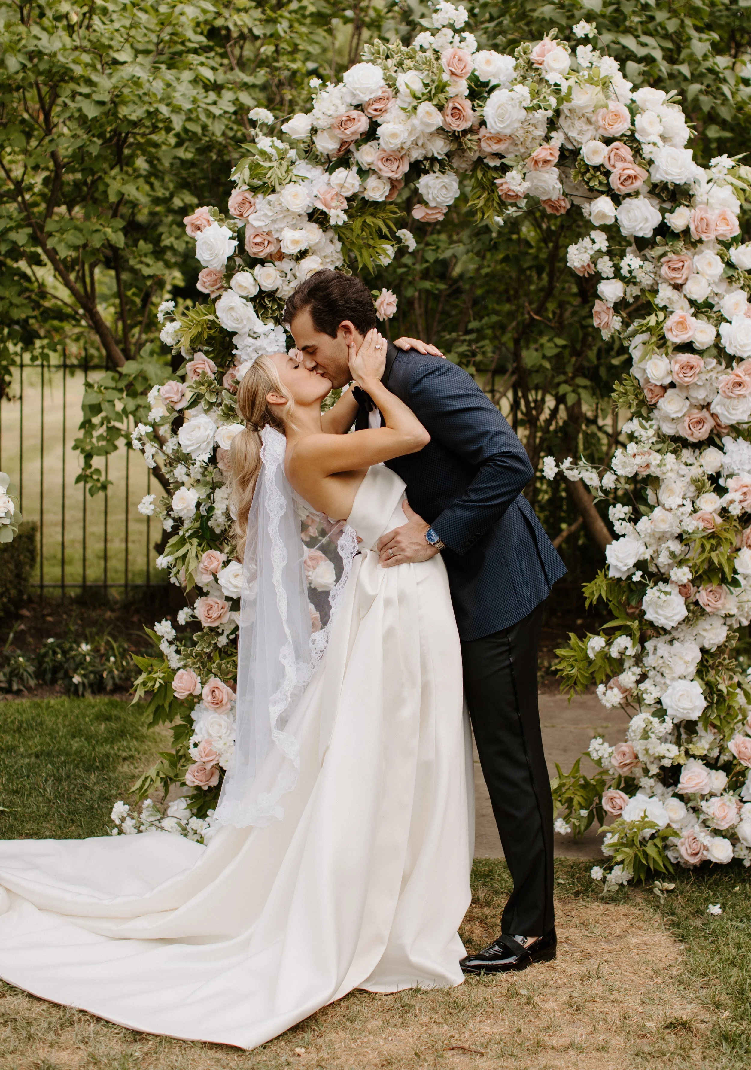 The ultimate power couple, former Canadian Track and Field star, Sarah Wells and Canadian Rower, Blake Parsons tie the knot at the historic Graydon Hall Manor! ⠀
 ⠀
Venue – @graydonhallmanor
Event Planners - @stori.events @jessylalancette @laurencedi