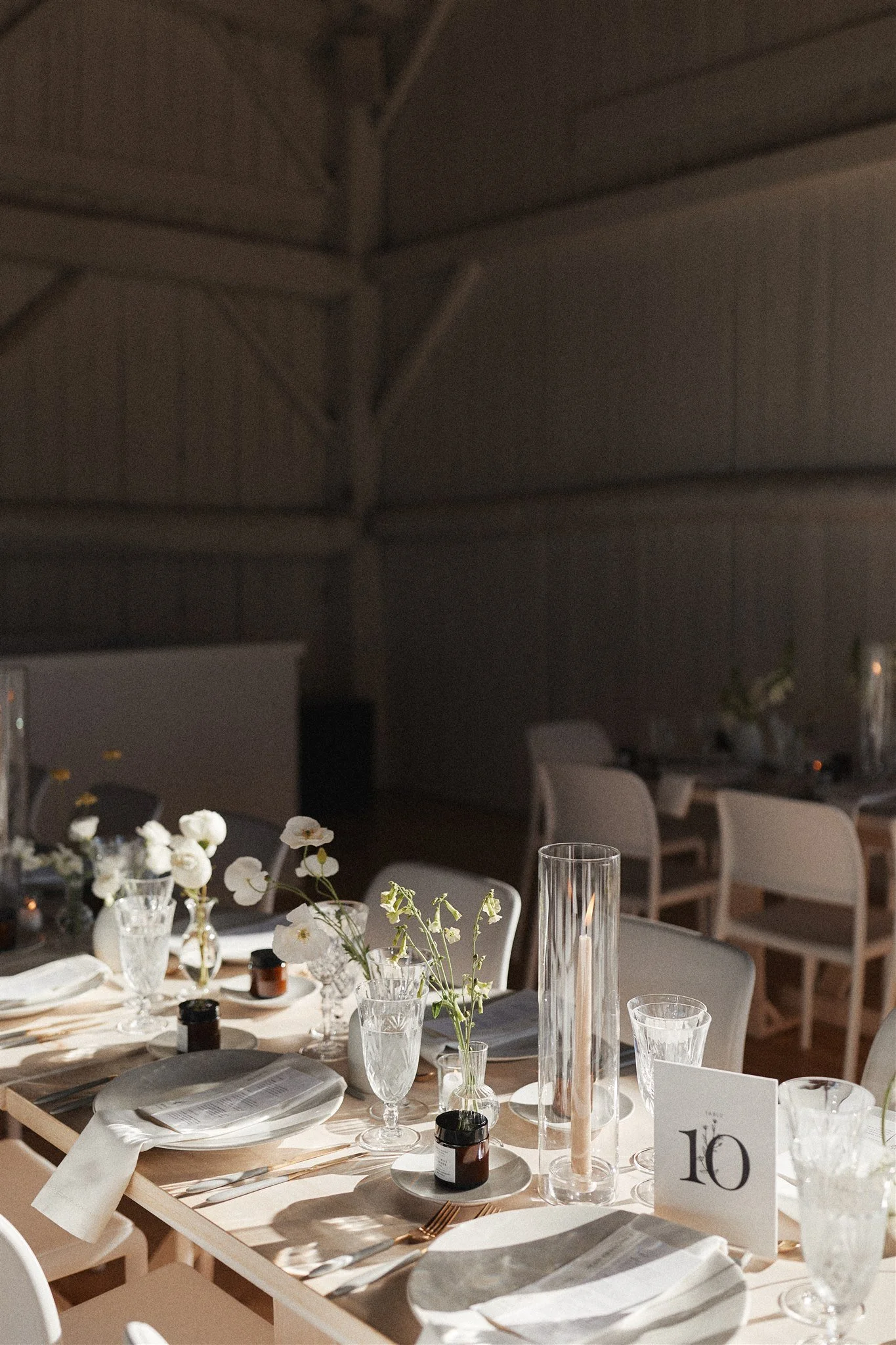 A clean minimalist aesthetic with a focus on unique and contemporary elements. A modern tablescape at a wedding that reflects the couple's personal style and taste while still feeling timeless and elegant.

Event Coordinators & Designers - @stori.eve