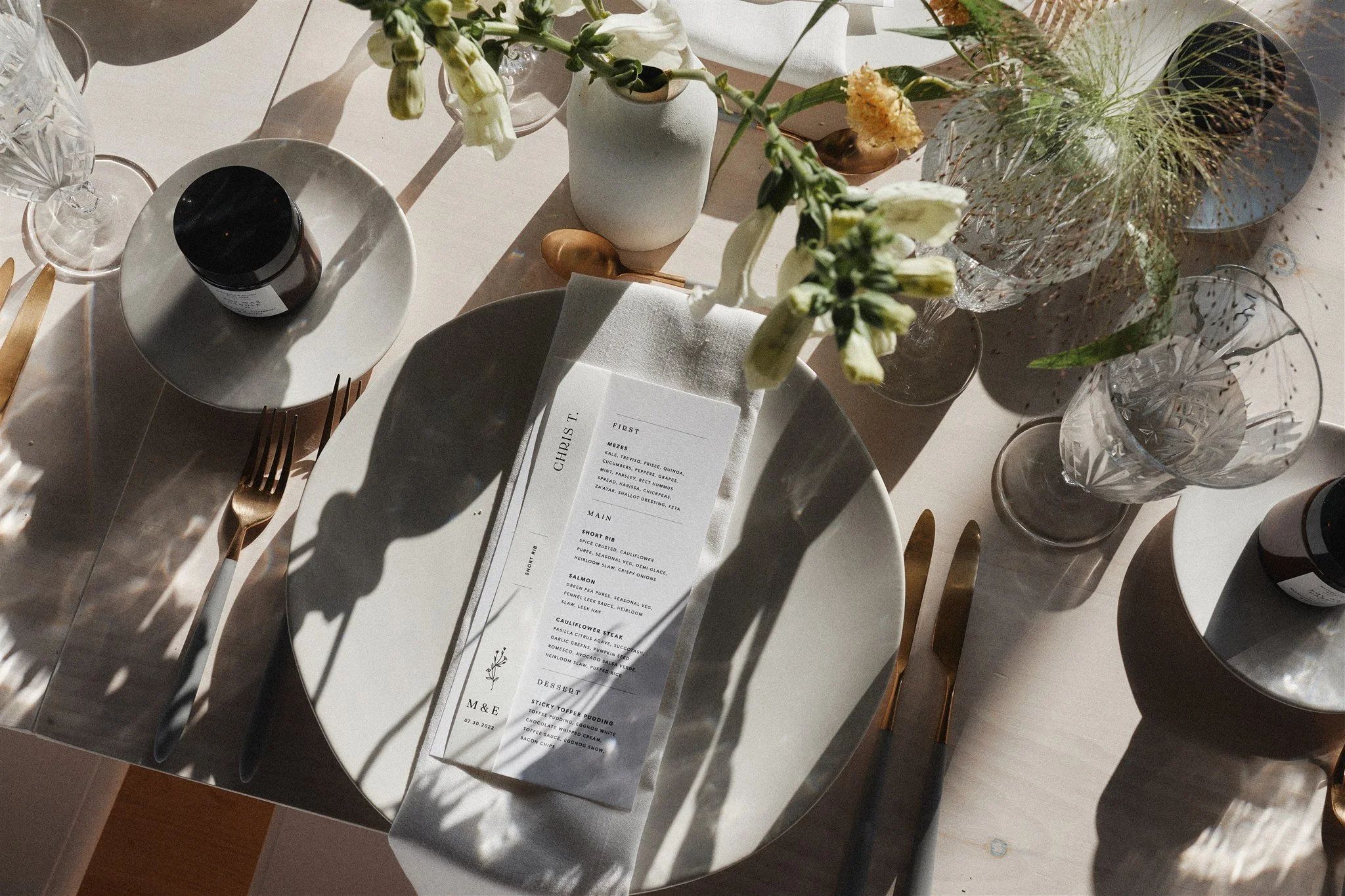 A clean minimalist aesthetic with a focus on unique and contemporary elements. A modern tablescape at a wedding that reflects the couple's personal style and taste while still feeling timeless and elegant.

Event Coordinators & Designers - @stori.eve