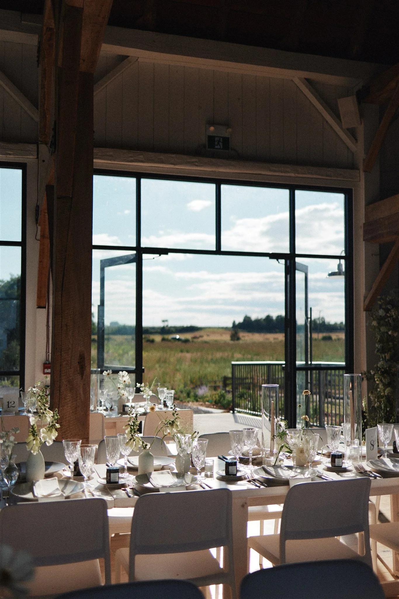 A clean minimalist aesthetic with a focus on unique and contemporary elements. A modern tablescape at a wedding that reflects the couple's personal style and taste while still feeling timeless and elegant.

Event Coordinators & Designers - @stori.eve