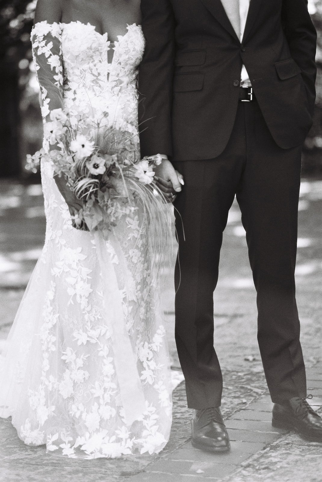 A collision of art and nature against an expansive garden and a timeless manor.

A romantic wedding that spills with elegance and style in its nuances of texture brought to life by sculptural blooms and candle light.

Venue - @graydonhallmanor
Event 