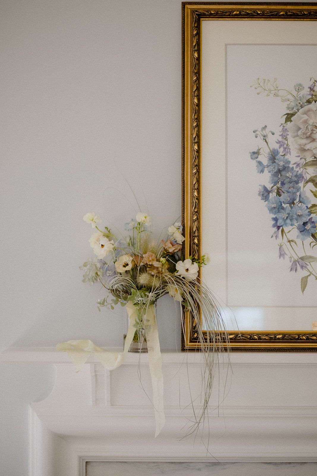 A collision of art and nature against an expansive garden and a timeless manor.

A romantic wedding that spills with elegance and style in its nuances of texture brought to life by sculptural blooms and candle light.

Venue - @graydonhallmanor
Event 