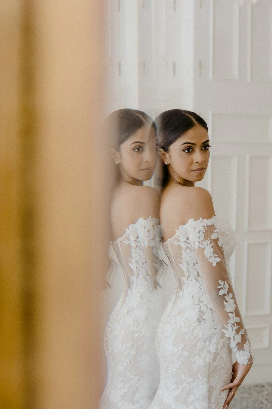 A collision of art and nature against an expansive garden and a timeless manor.

A romantic wedding that spills with elegance and style in its nuances of texture brought to life by sculptural blooms and candle light.

Venue - @graydonhallmanor
Event 