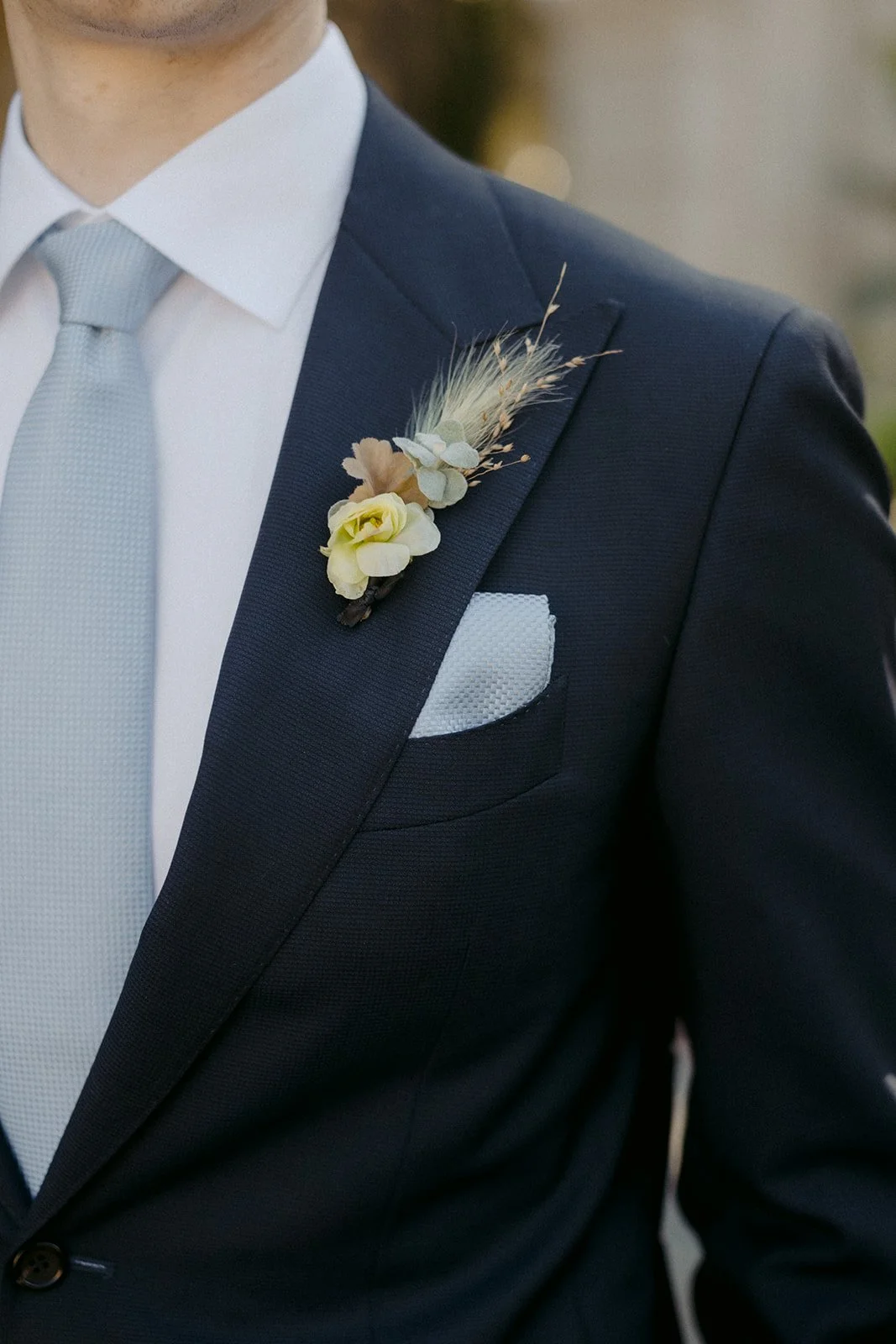 A collision of art and nature against an expansive garden and a timeless manor.

A romantic wedding that spills with elegance and style in its nuances of texture brought to life by sculptural blooms and candle light.

Venue - @graydonhallmanor
Event 