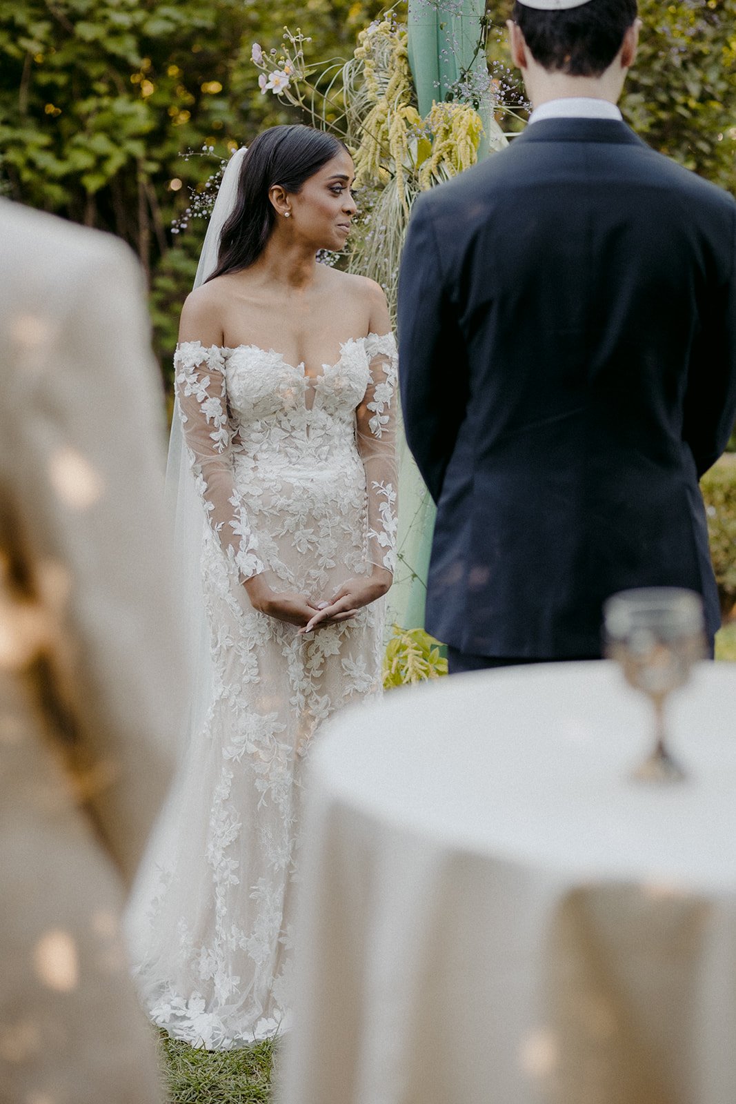 A collision of art and nature against an expansive garden and a timeless manor.

A romantic wedding that spills with elegance and style in its nuances of texture brought to life by sculptural blooms and candle light.

Venue - @graydonhallmanor
Event 