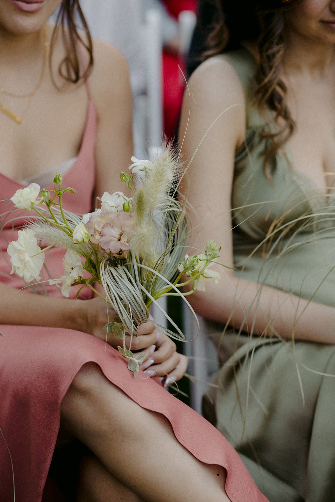 A collision of art and nature against an expansive garden and a timeless manor.

A romantic wedding that spills with elegance and style in its nuances of texture brought to life by sculptural blooms and candle light.

Venue - @graydonhallmanor
Event 