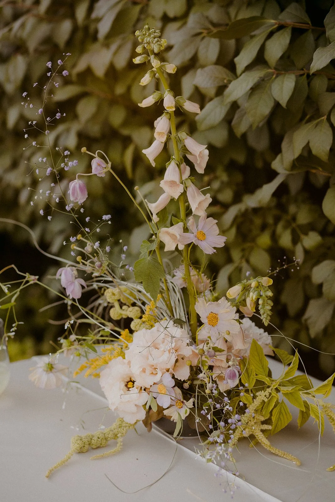 A collision of art and nature against an expansive garden and a timeless manor.

A romantic wedding that spills with elegance and style in its nuances of texture brought to life by sculptural blooms and candle light.

Venue - @graydonhallmanor
Event 