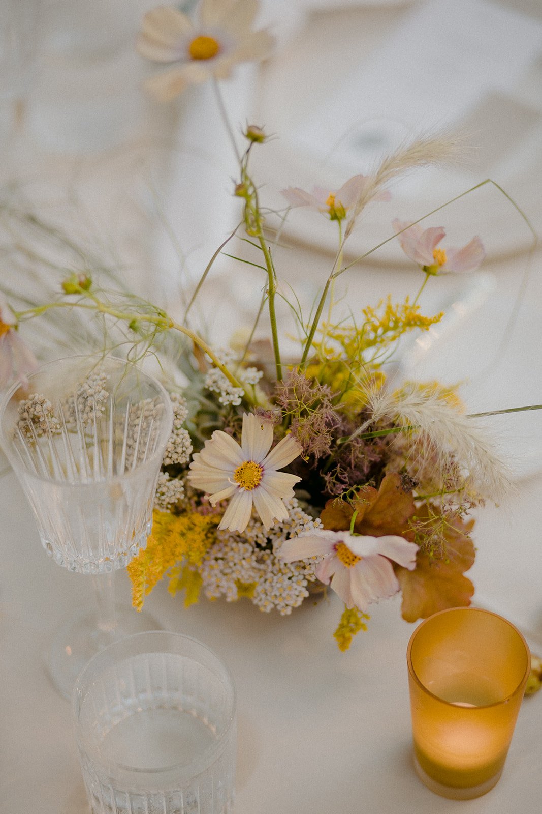 A collision of art and nature against an expansive garden and a timeless manor.

A romantic wedding that spills with elegance and style in its nuances of texture brought to life by sculptural blooms and candle light.

Venue - @graydonhallmanor
Event 