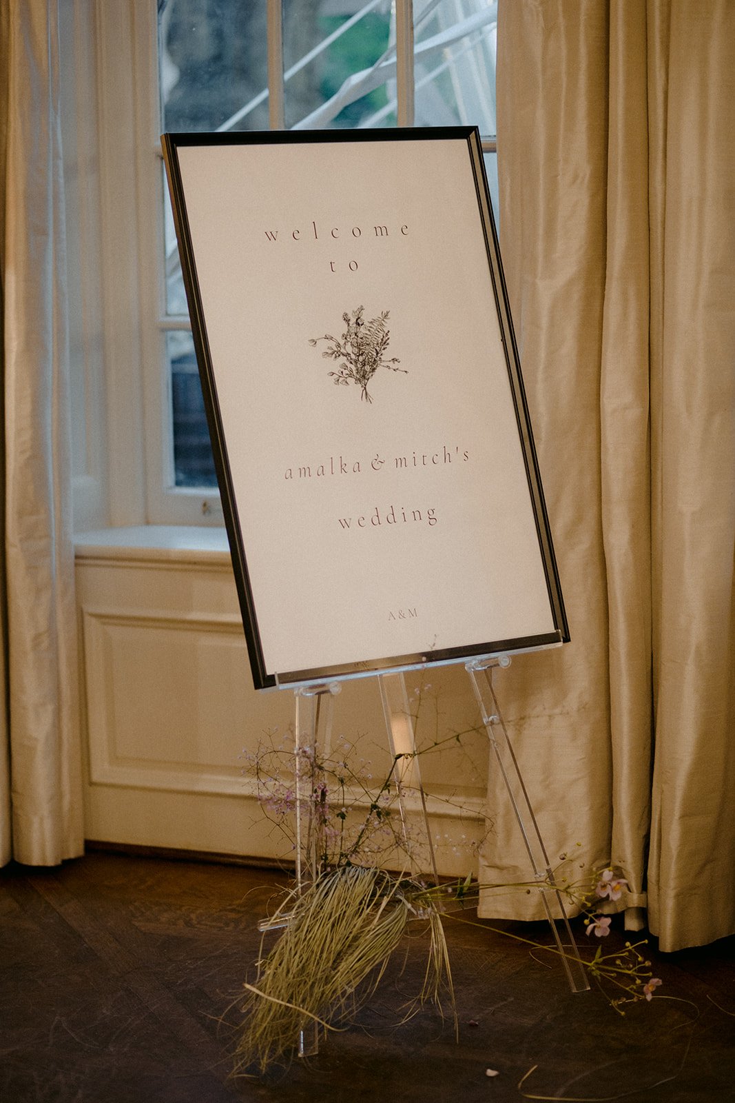 A collision of art and nature against an expansive garden and a timeless manor.

A romantic wedding that spills with elegance and style in its nuances of texture brought to life by sculptural blooms and candle light.

Venue - @graydonhallmanor
Event 