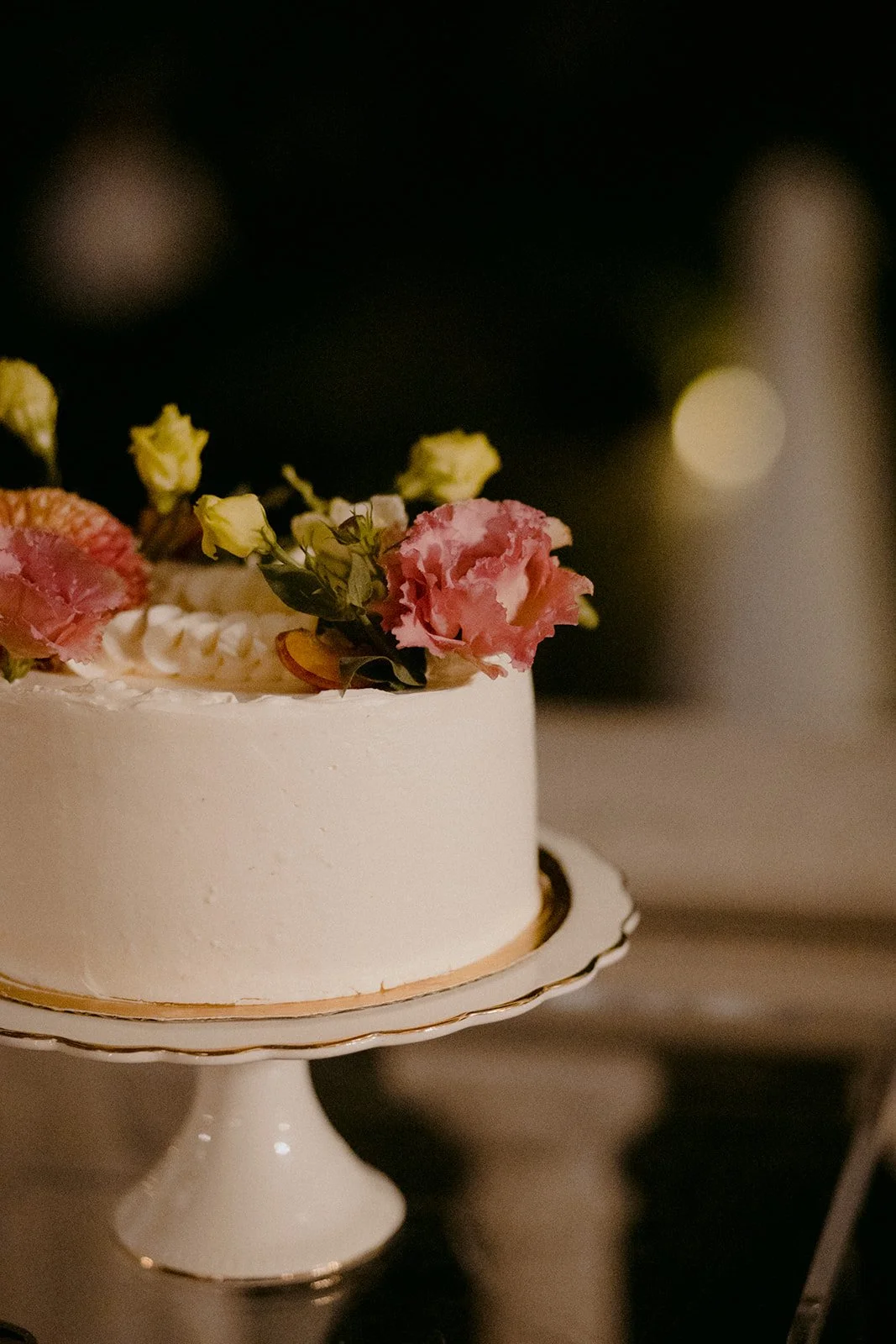 A collision of art and nature against an expansive garden and a timeless manor.

A romantic wedding that spills with elegance and style in its nuances of texture brought to life by sculptural blooms and candle light.

Venue - @graydonhallmanor
Event 