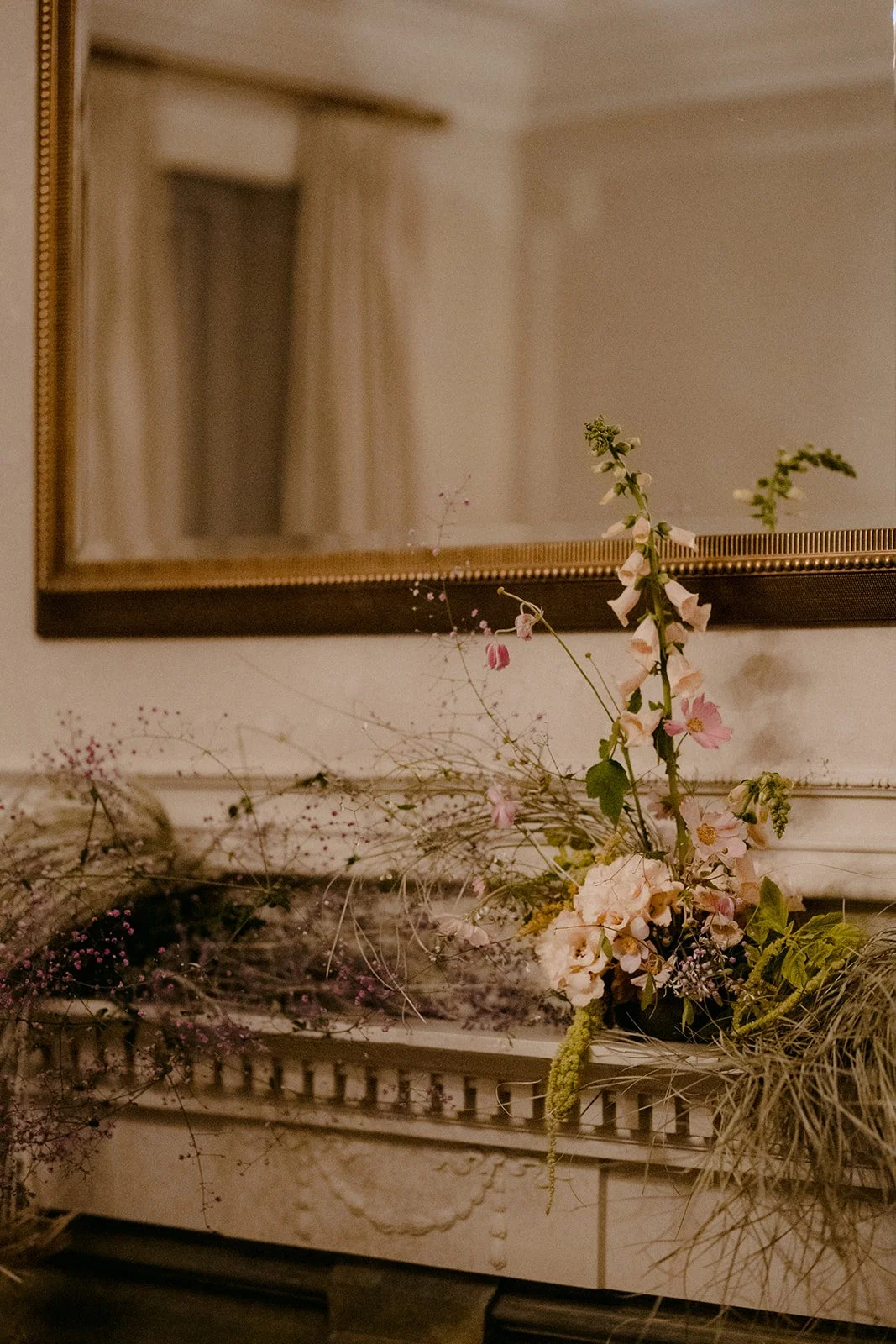 A collision of art and nature against an expansive garden and a timeless manor.

A romantic wedding that spills with elegance and style in its nuances of texture brought to life by sculptural blooms and candle light.

Venue - @graydonhallmanor
Event 