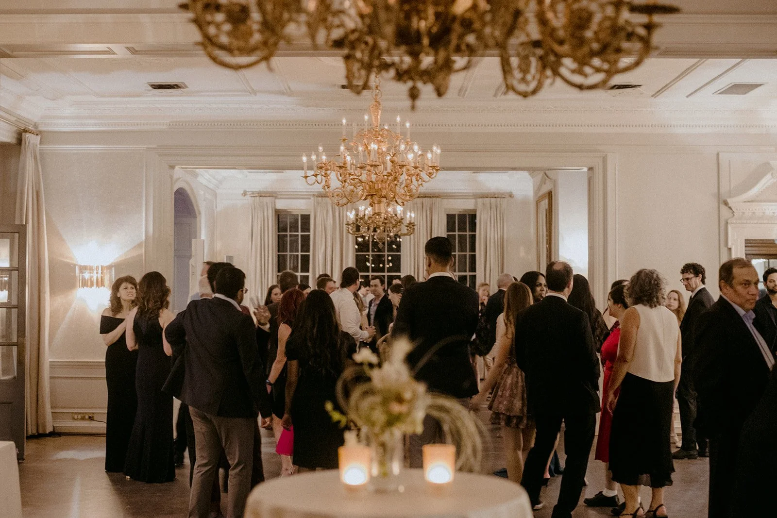 A collision of art and nature against an expansive garden and a timeless manor.

A romantic wedding that spills with elegance and style in its nuances of texture brought to life by sculptural blooms and candle light.

Venue - @graydonhallmanor
Event 