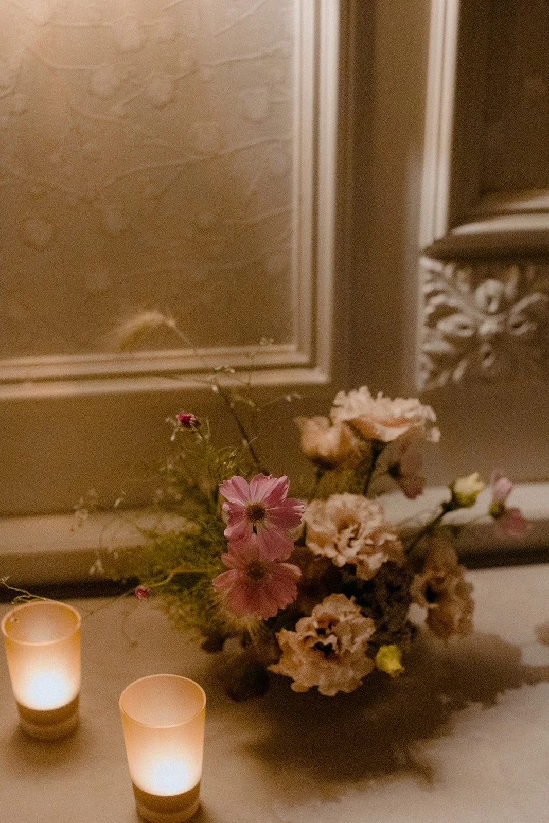 A collision of art and nature against an expansive garden and a timeless manor.

A romantic wedding that spills with elegance and style in its nuances of texture brought to life by sculptural blooms and candle light.

Venue - @graydonhallmanor
Event 