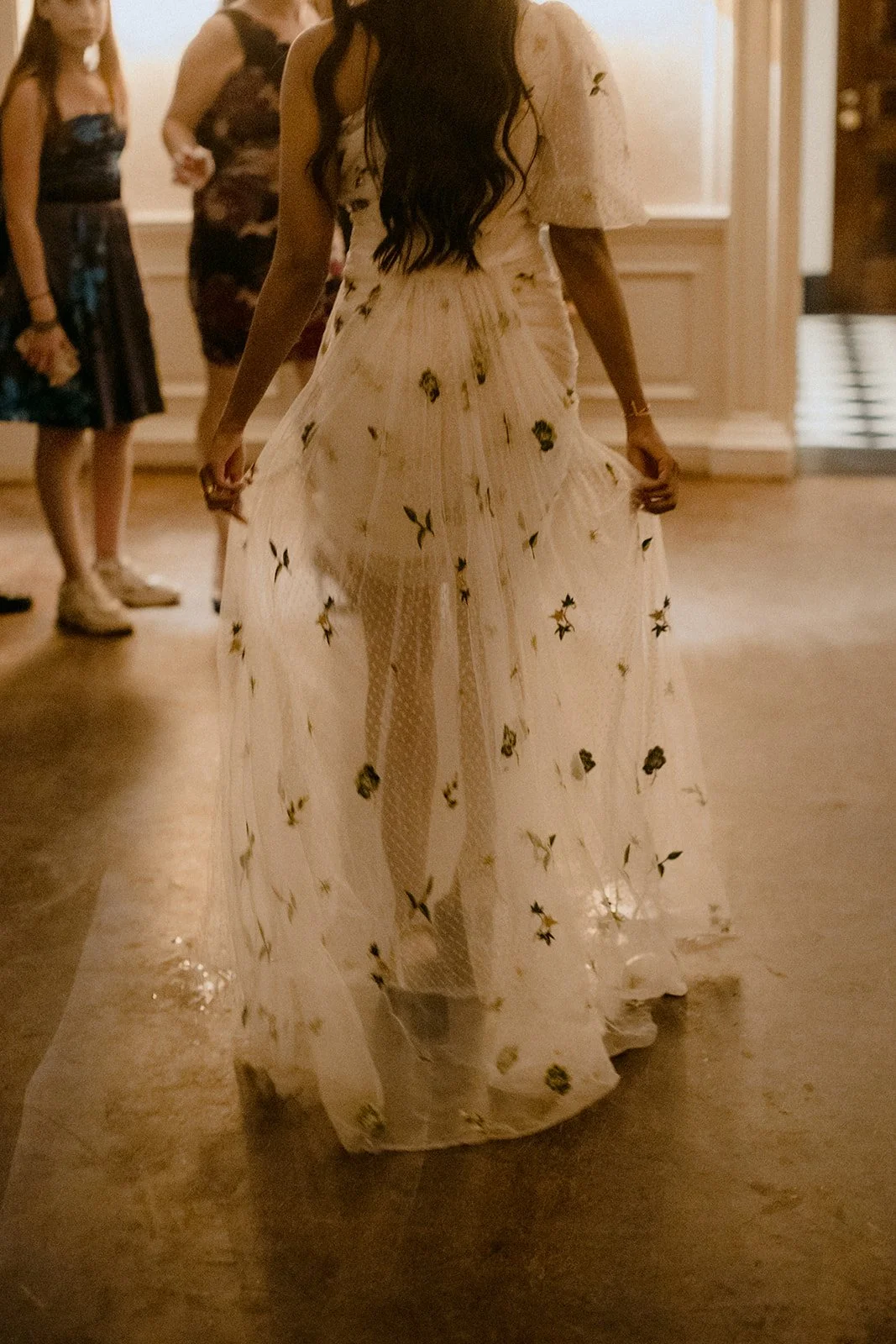 A collision of art and nature against an expansive garden and a timeless manor.

A romantic wedding that spills with elegance and style in its nuances of texture brought to life by sculptural blooms and candle light.

Venue - @graydonhallmanor
Event 