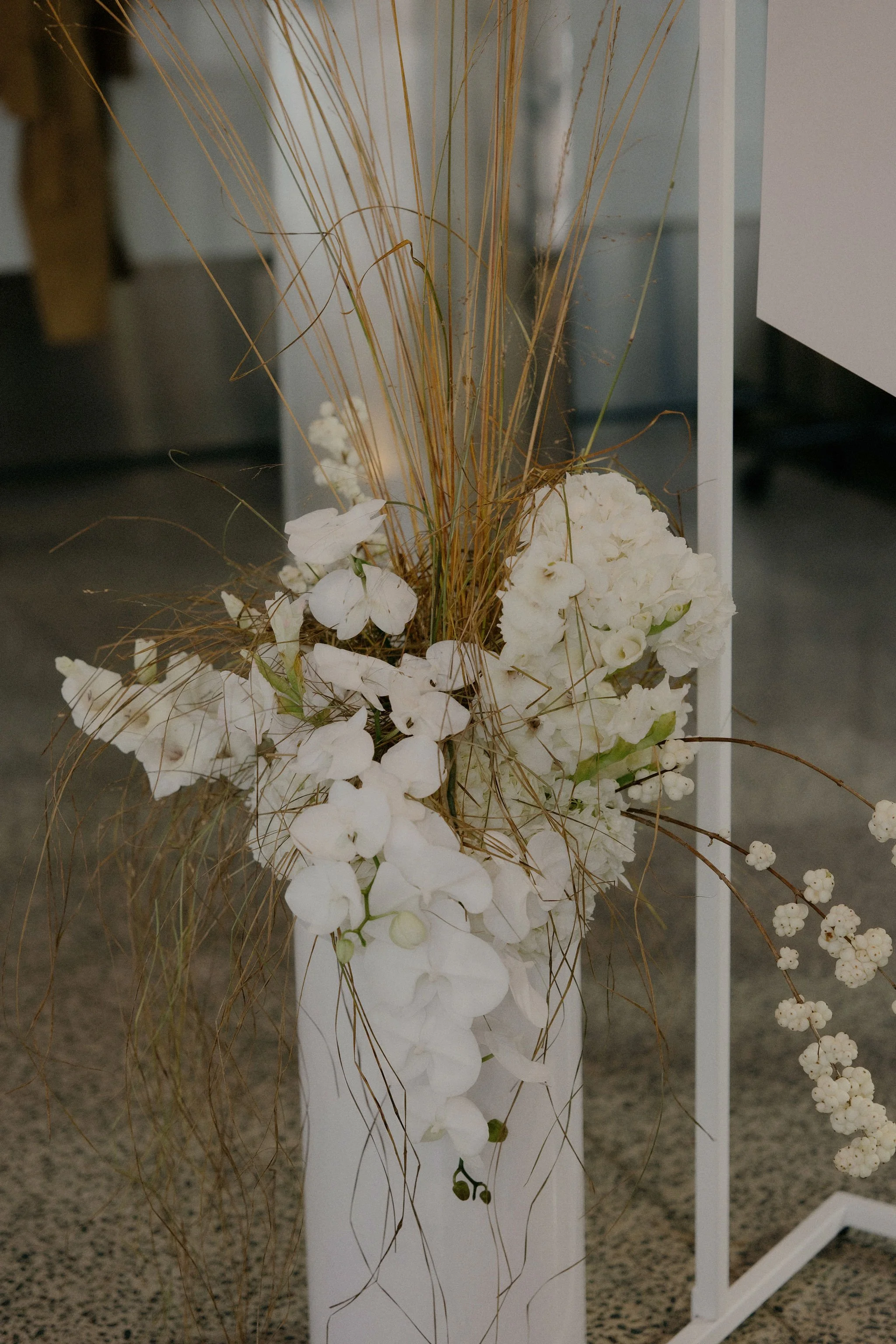 Samantha and Michael's wedding was a masterpiece of simplicity and grace. Every detail meticulously curated to embrace the beauty of minimalism. The venue exuded an airy elegance that perfectly captured the essence of their love story. From start to 