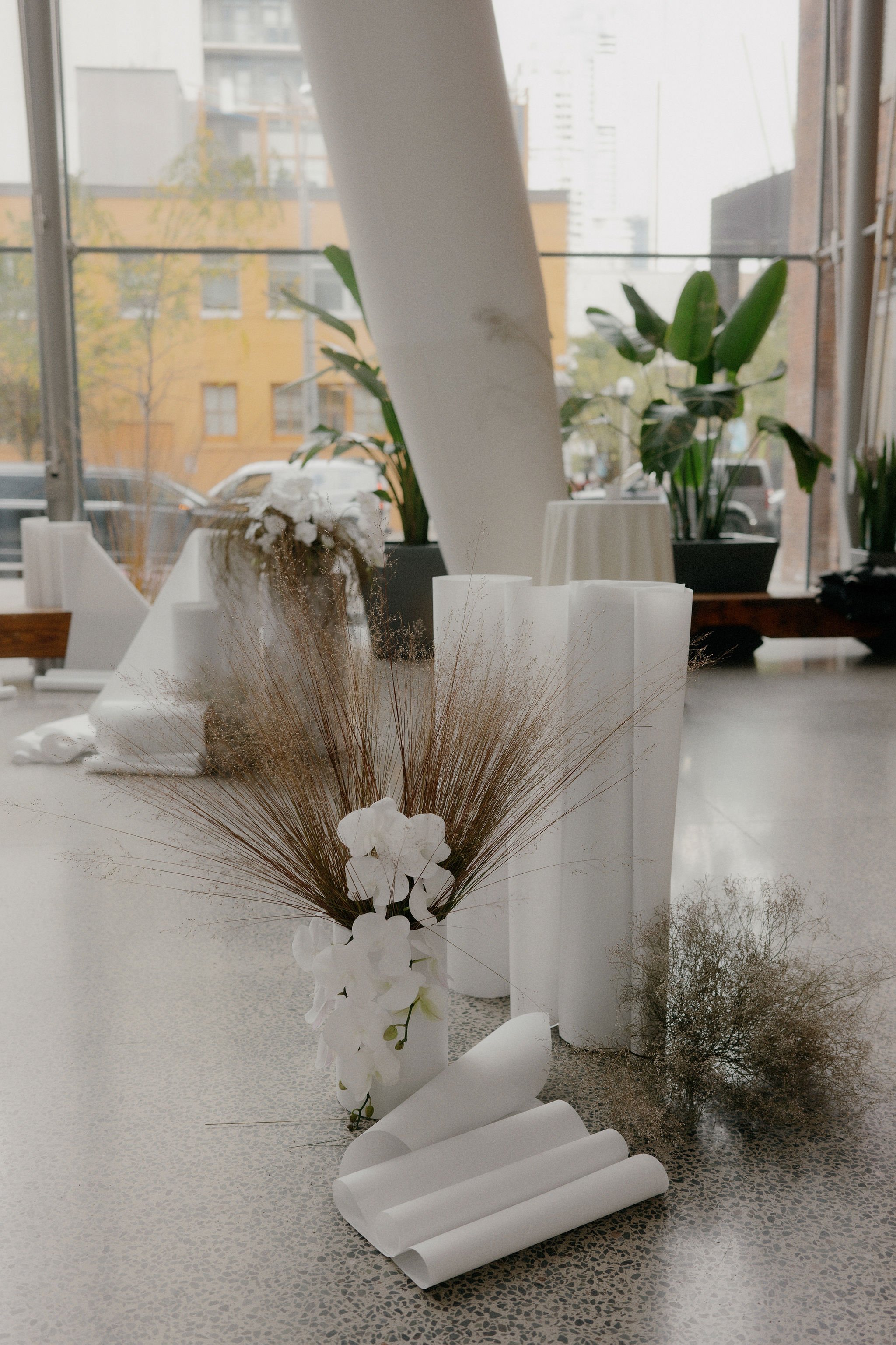 Samantha and Michael's wedding was a masterpiece of simplicity and grace. Every detail meticulously curated to embrace the beauty of minimalism. The venue exuded an airy elegance that perfectly captured the essence of their love story. From start to 