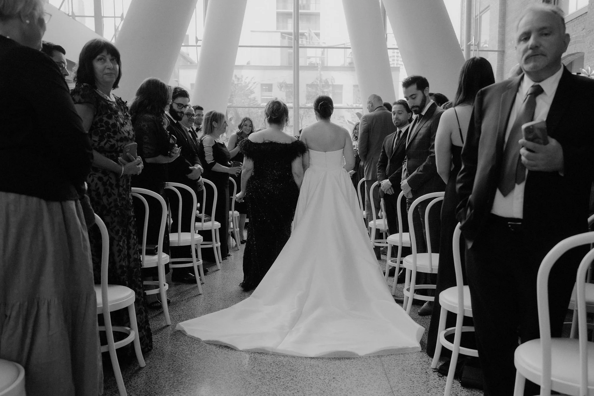 Samantha and Michael's wedding was a masterpiece of simplicity and grace. Every detail meticulously curated to embrace the beauty of minimalism. The venue exuded an airy elegance that perfectly captured the essence of their love story. From start to 