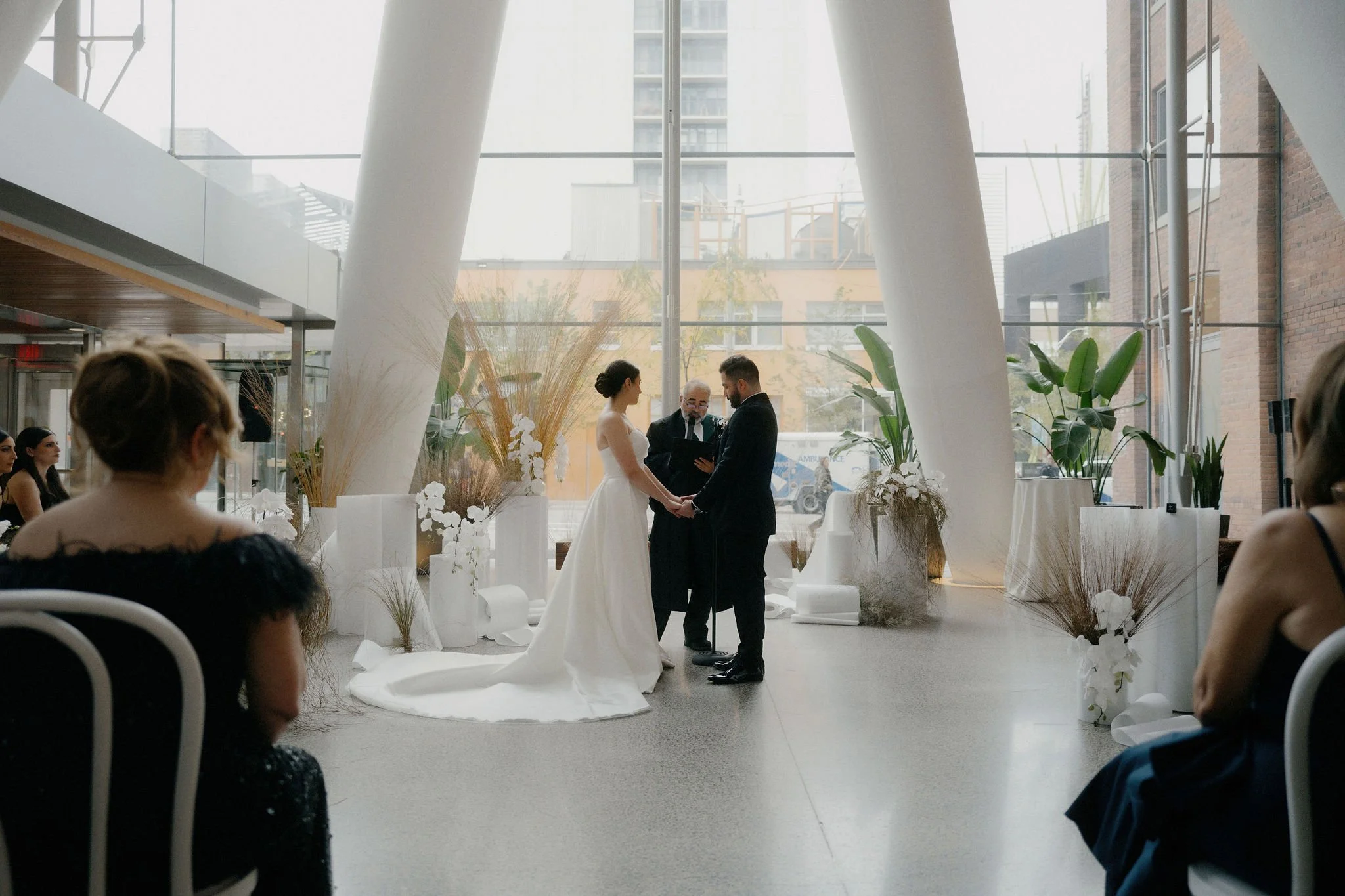 Samantha and Michael's wedding was a masterpiece of simplicity and grace. Every detail meticulously curated to embrace the beauty of minimalism. The venue exuded an airy elegance that perfectly captured the essence of their love story. From start to 