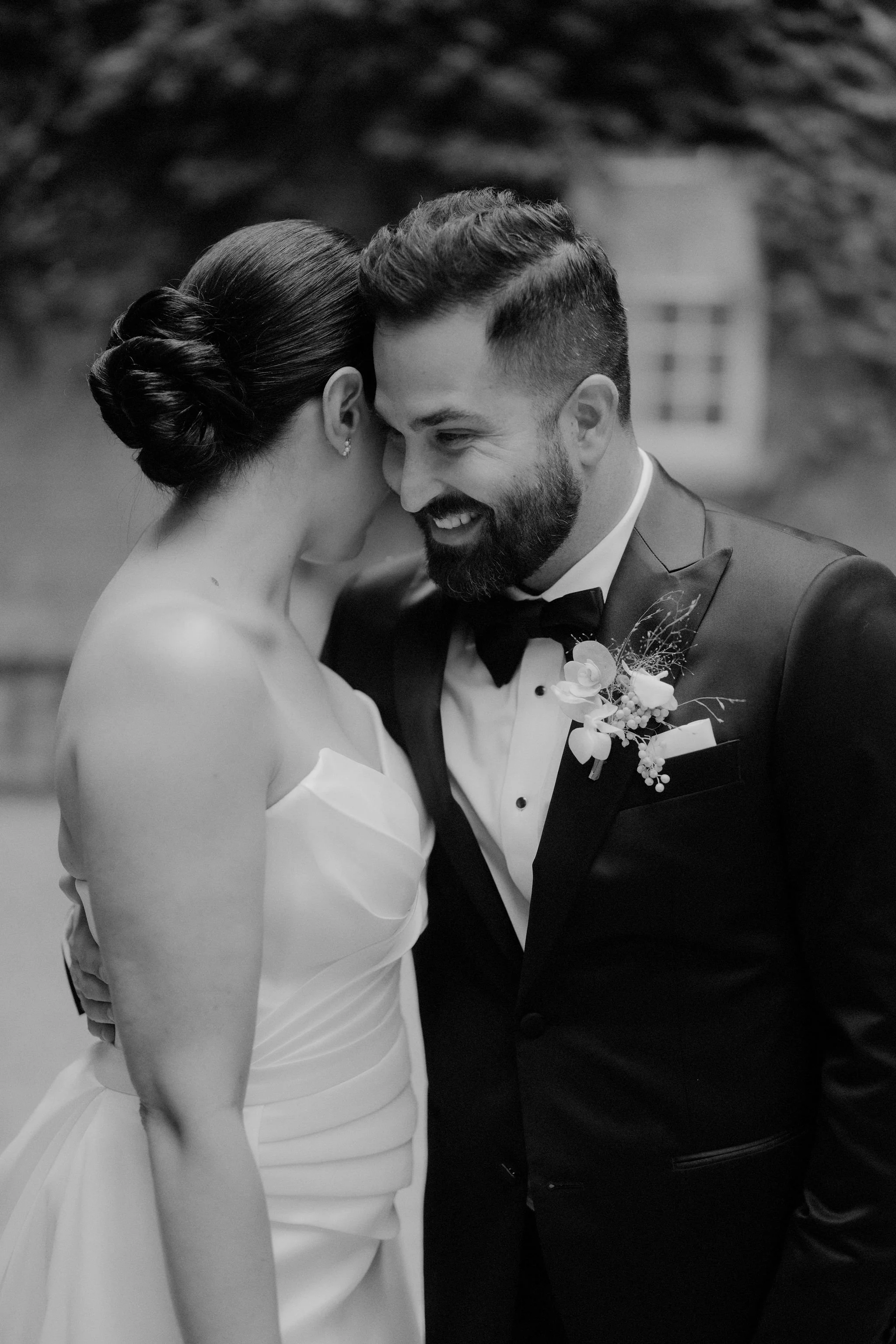 Samantha and Michael's wedding was a masterpiece of simplicity and grace. Every detail meticulously curated to embrace the beauty of minimalism. The venue exuded an airy elegance that perfectly captured the essence of their love story. From start to 