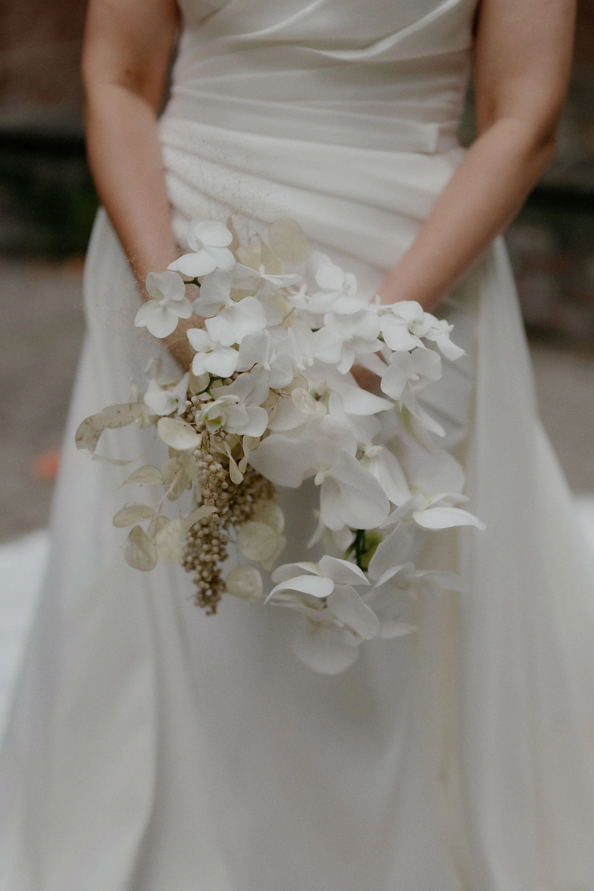 Samantha and Michael's wedding was a masterpiece of simplicity and grace. Every detail meticulously curated to embrace the beauty of minimalism. The venue exuded an airy elegance that perfectly captured the essence of their love story. From start to 